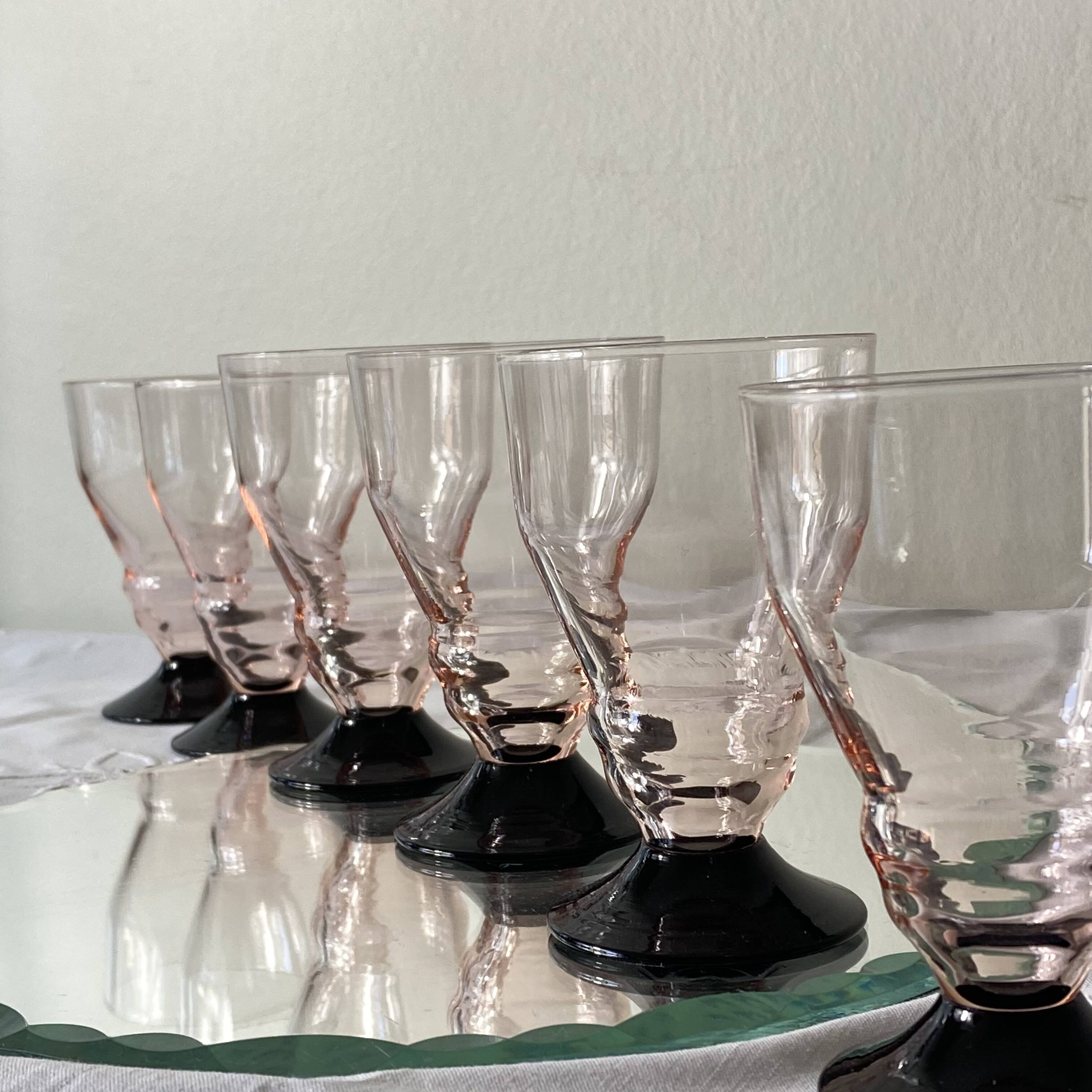 6 petits verres à vin ou à eau art déco rose et pied noir 8 cl