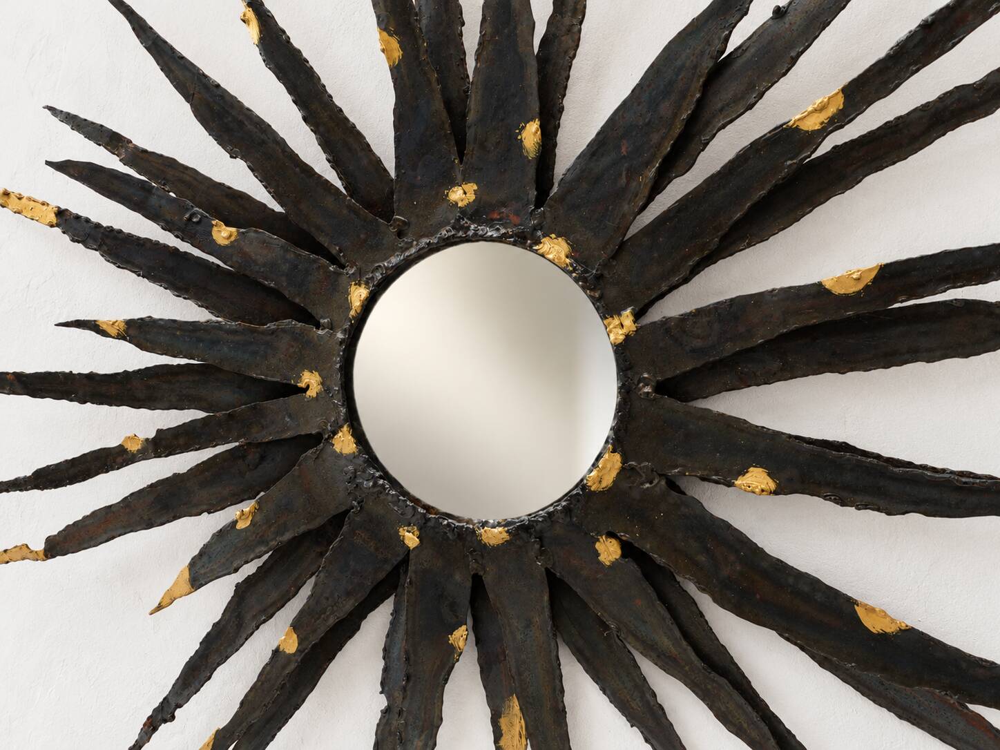 Large brutalist sun mirror in patinated metal with gold accents, 1970.