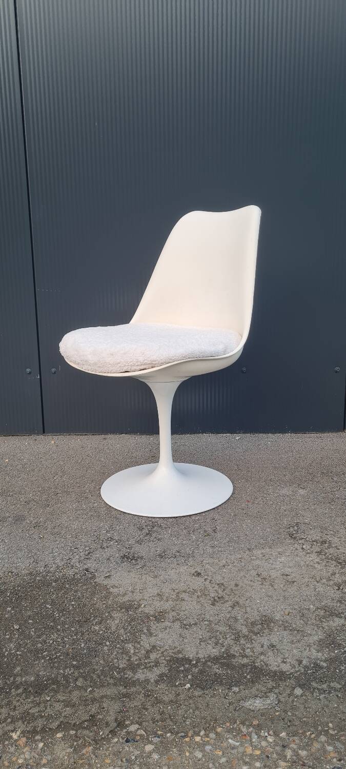 Tulip chair by Eero Saarinen, for Knoll