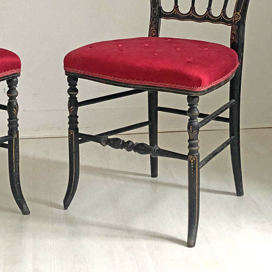 Paire de chaises Napoléon III en bois noirci