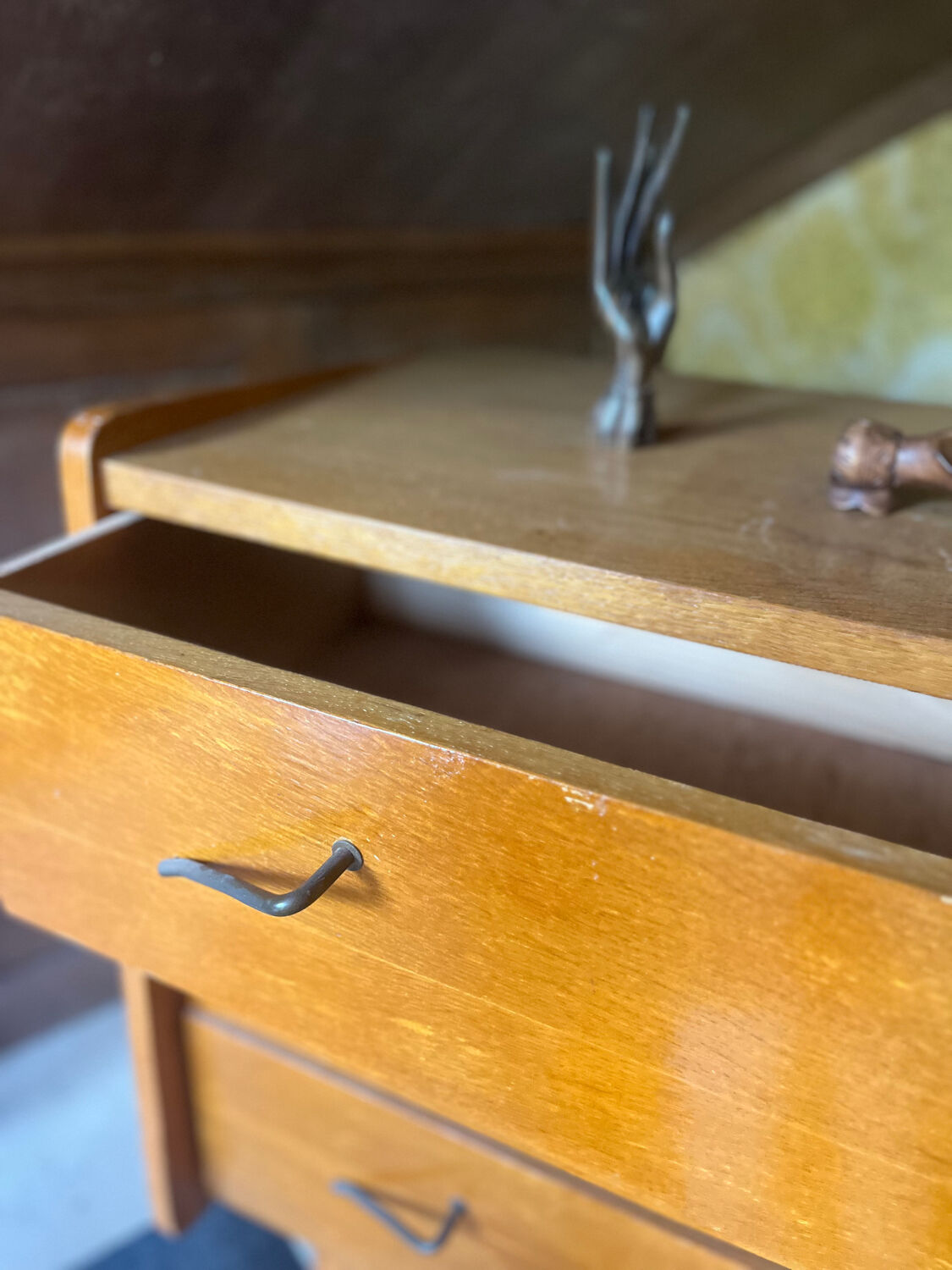 Commode pieds compas en chêne, France années 60