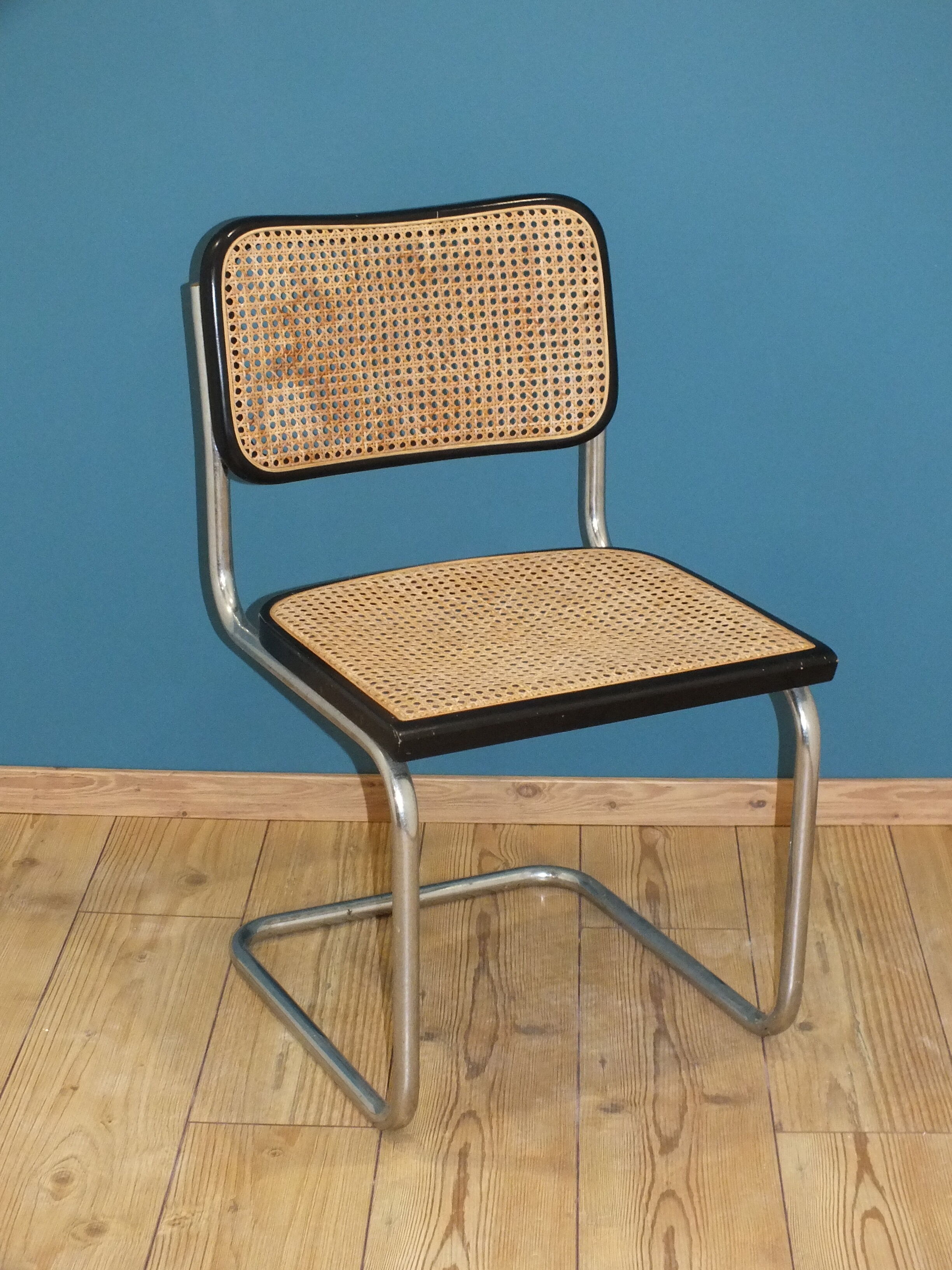 Cesca B32 black chair by Marcel Breuer