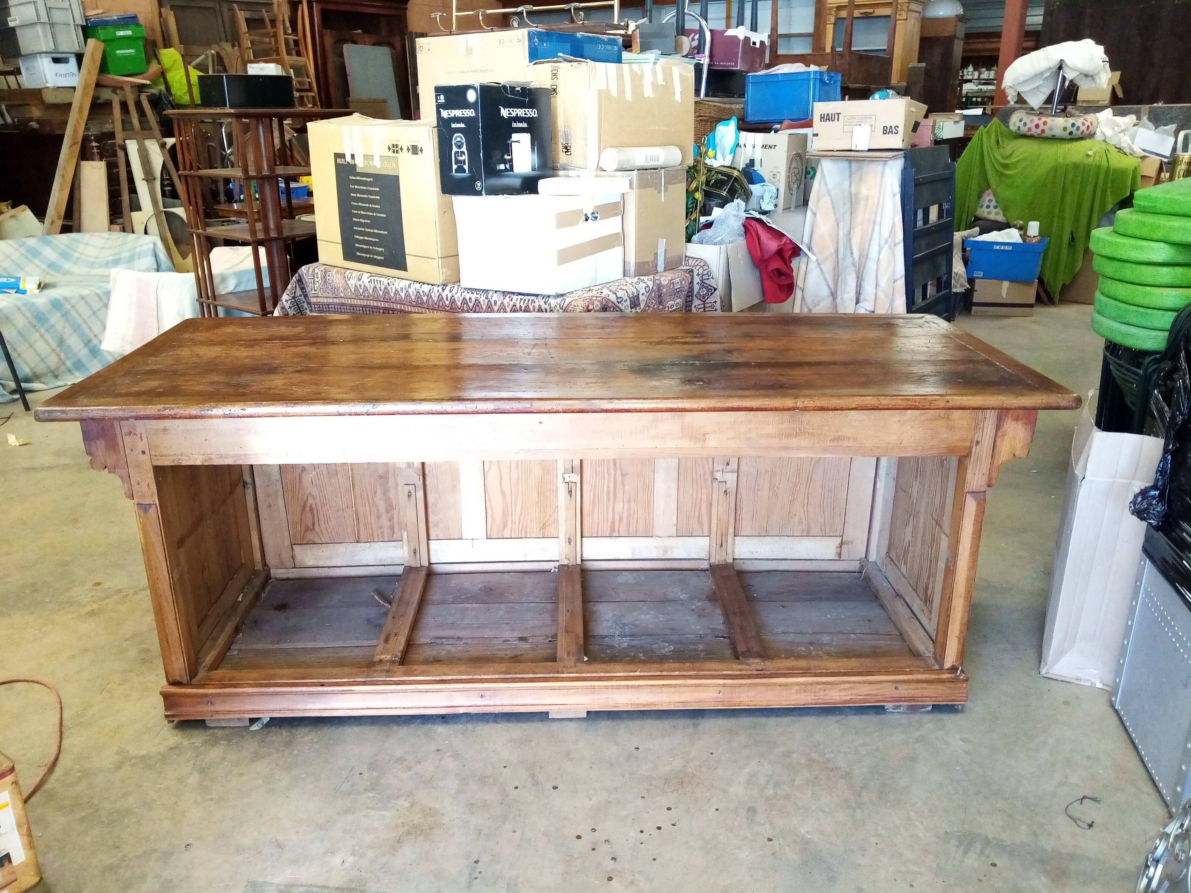 Bank of commerce, counter