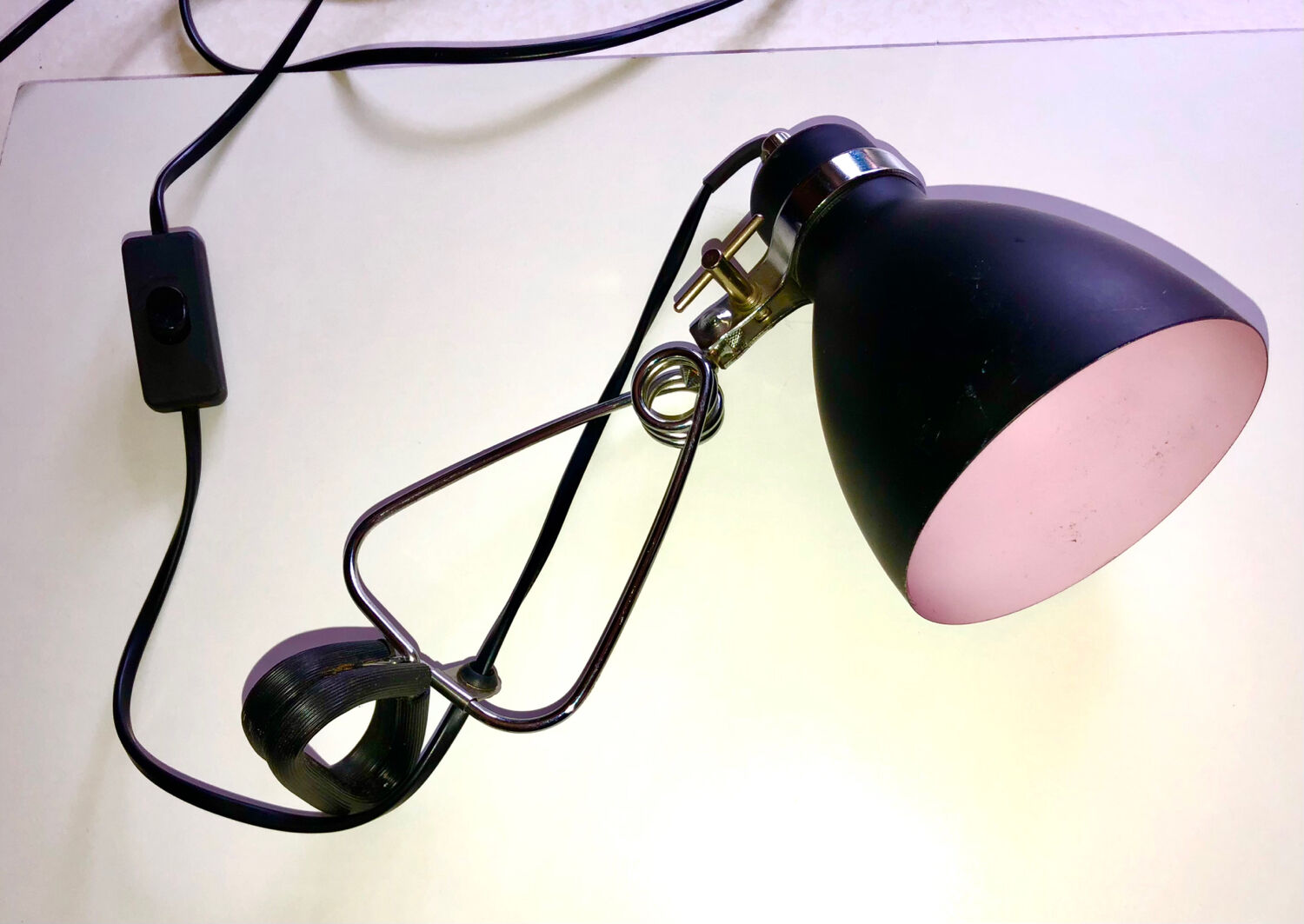 Black/pink clip spotlight