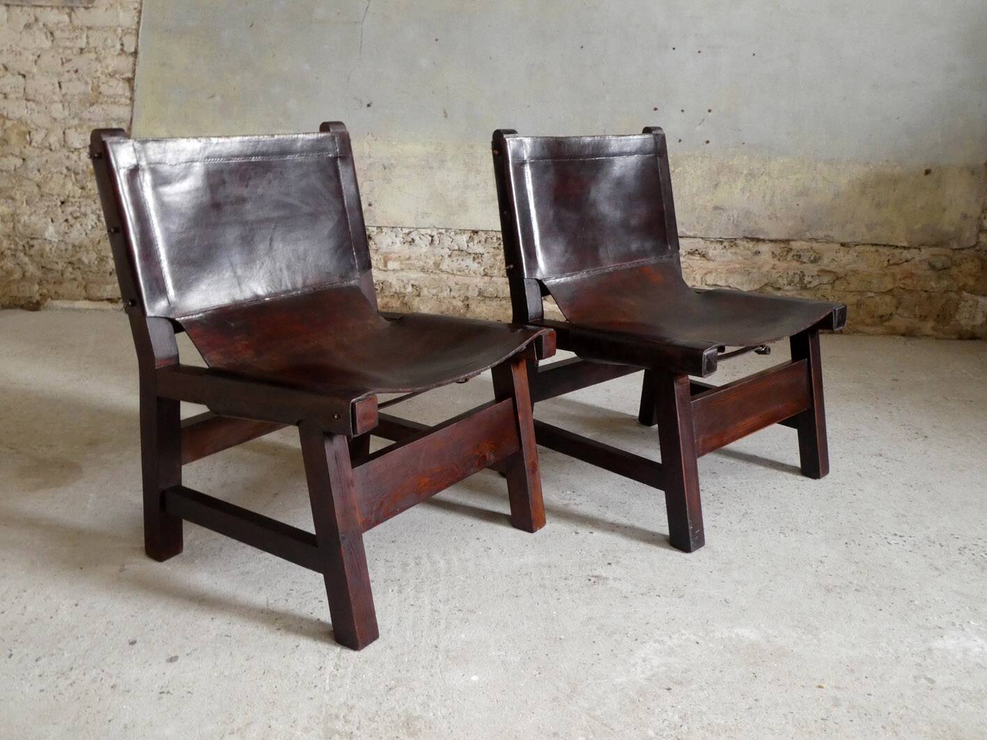 Pair of brutalist armchairs in wood and leather, 1970