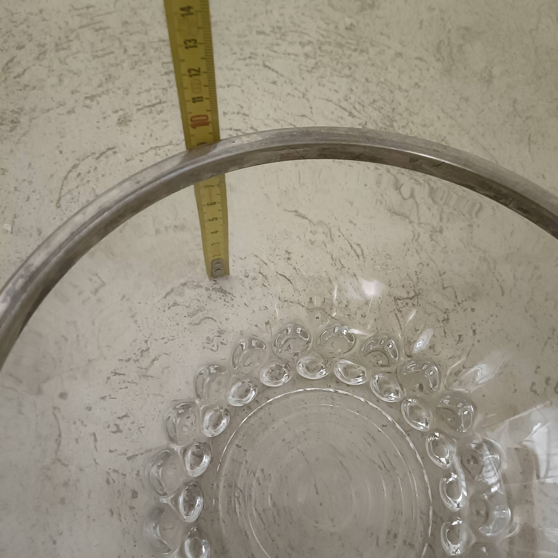 Crystal bowl with a rim
