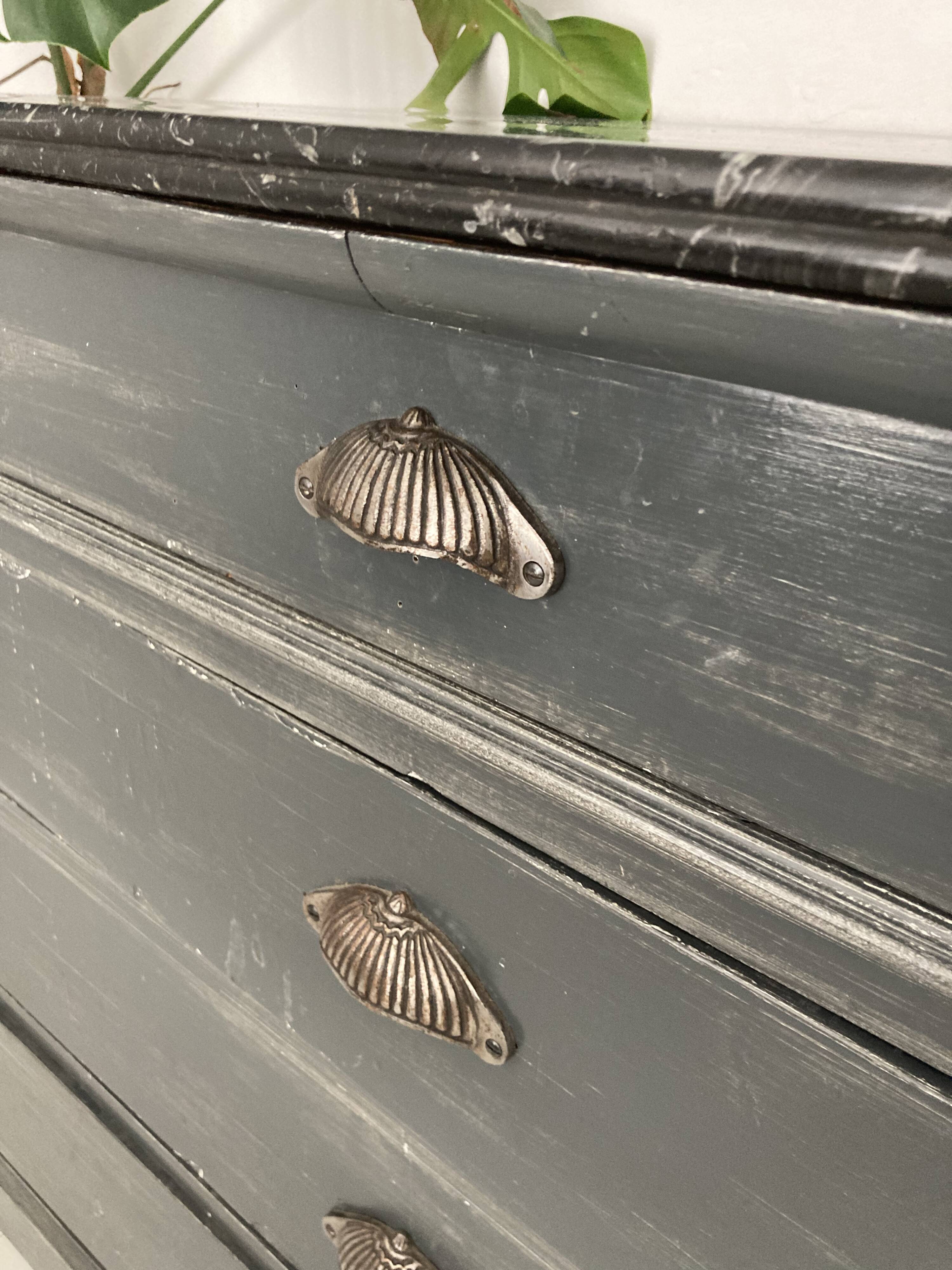 Commode vintage