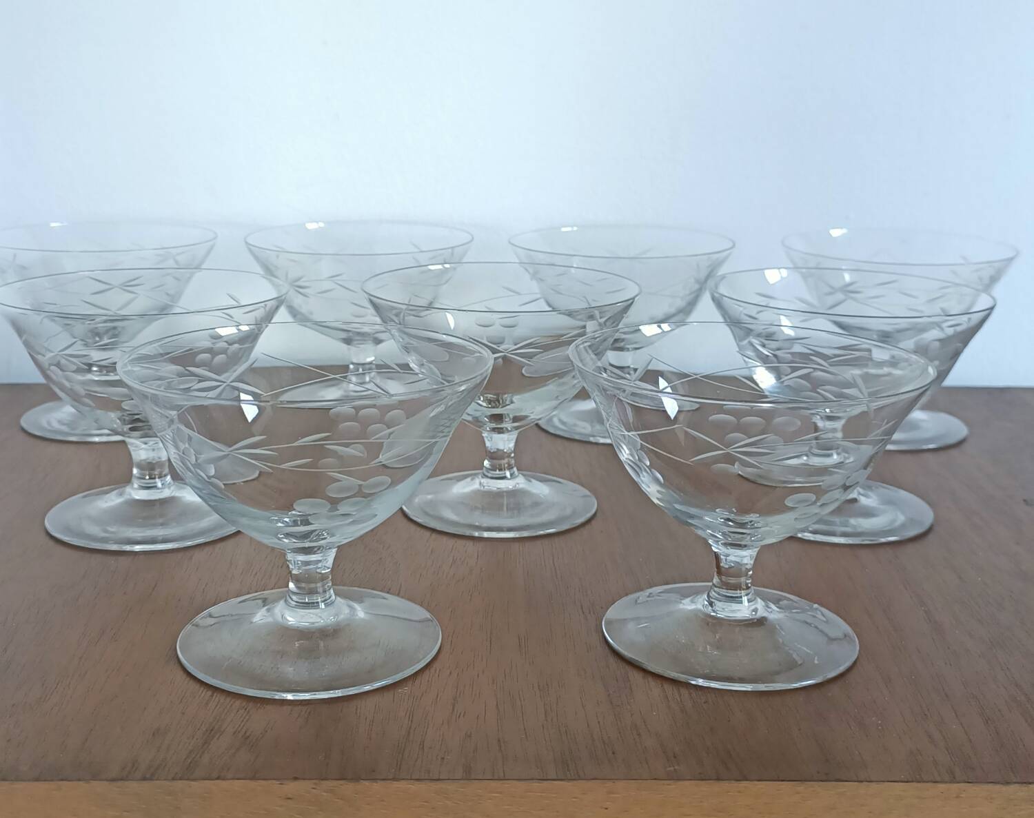 9 hand-cut art deco champagne glasses