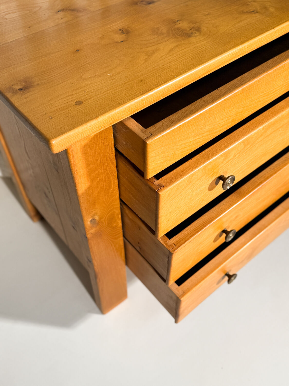Elm chest of drawers