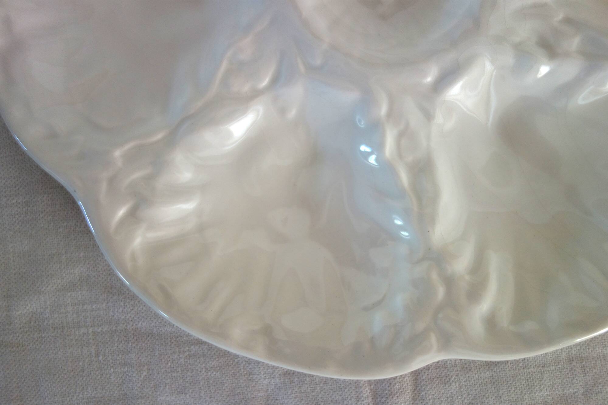 8 vintage Gien ceramic barbotine oyster plates