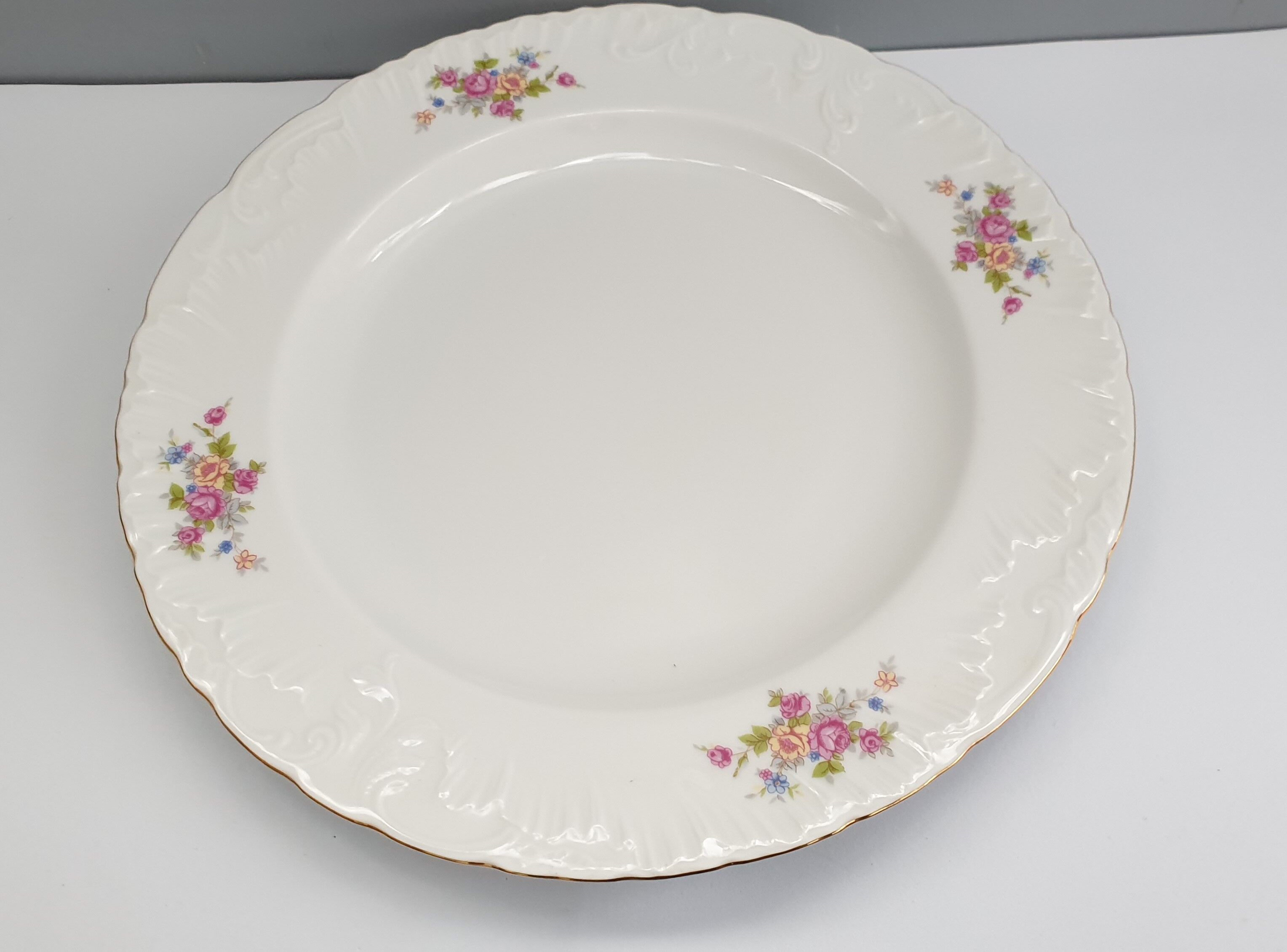 Large vintage serving plate in fine porcelain prestige collection