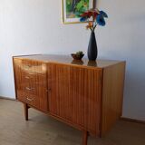 Buffet moderniste des années 1970
