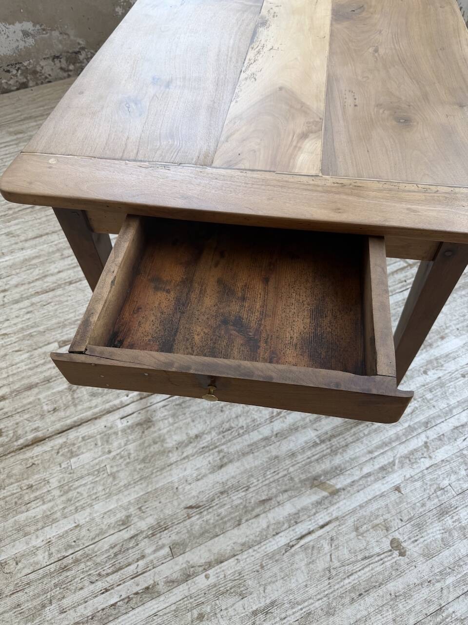 Table de ferme noyer pieds fuseaux 1950