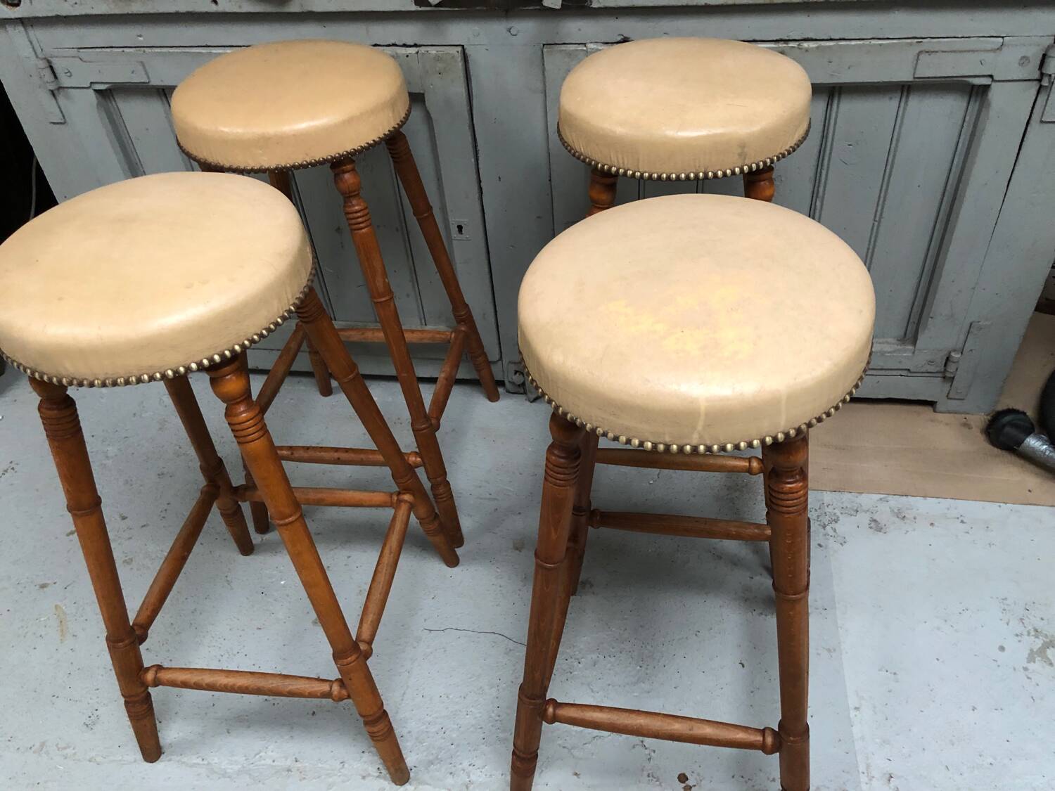 Tabourets de bar bistrot en chêne et cuir