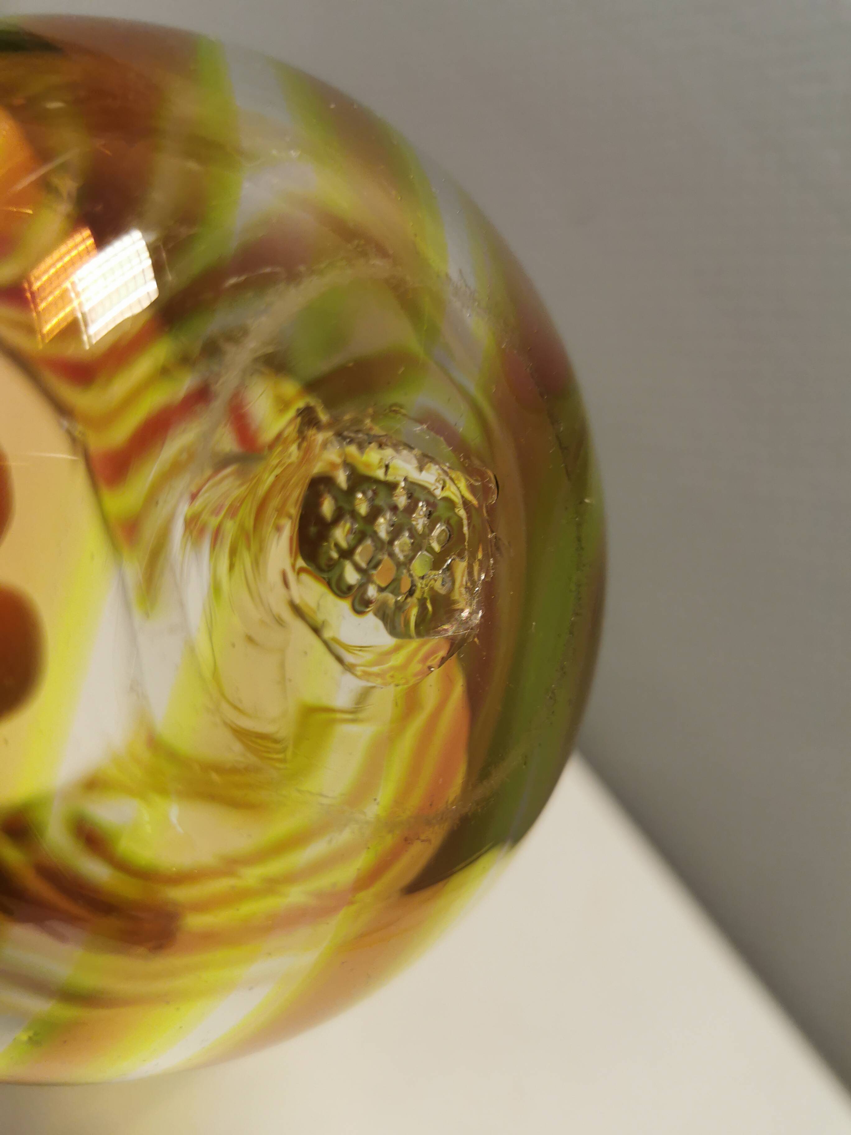 Beautiful mouth-blown vase in beautiful colours.