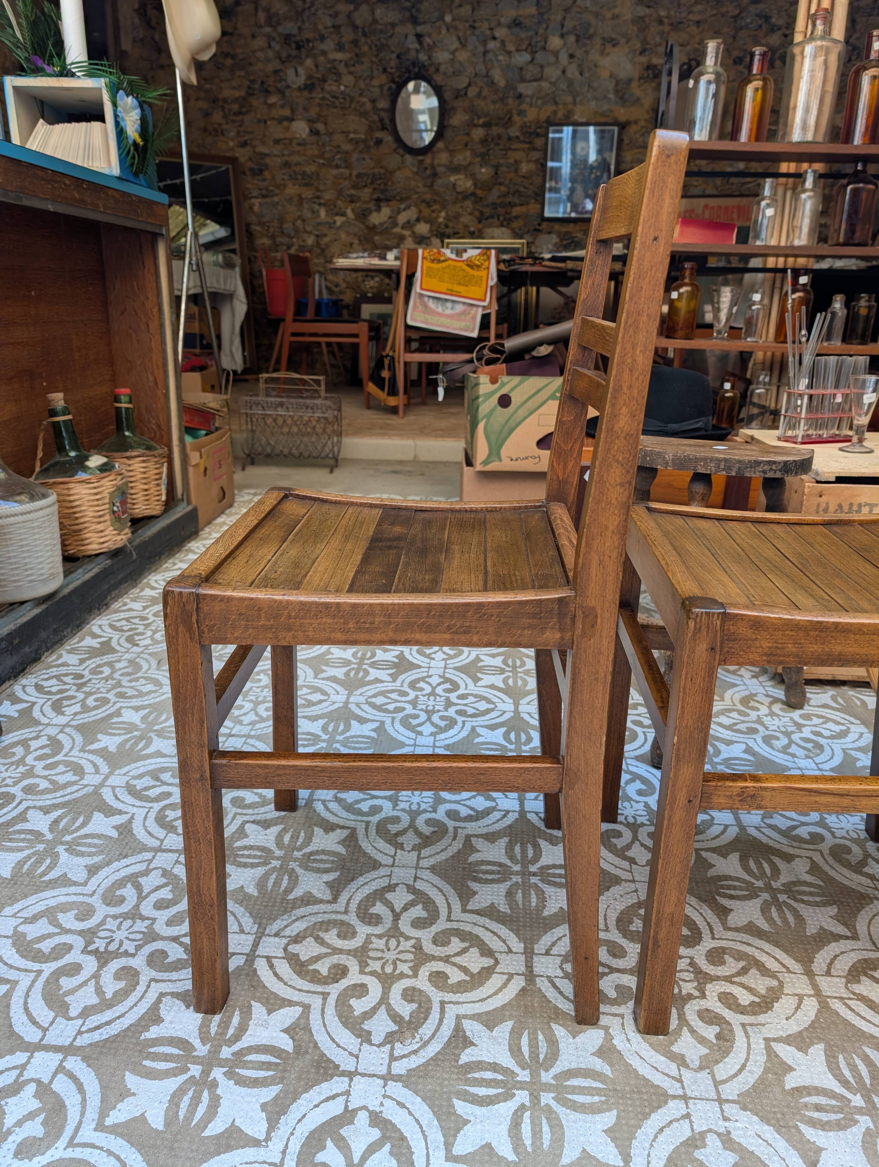 Set of reconstruction chairs