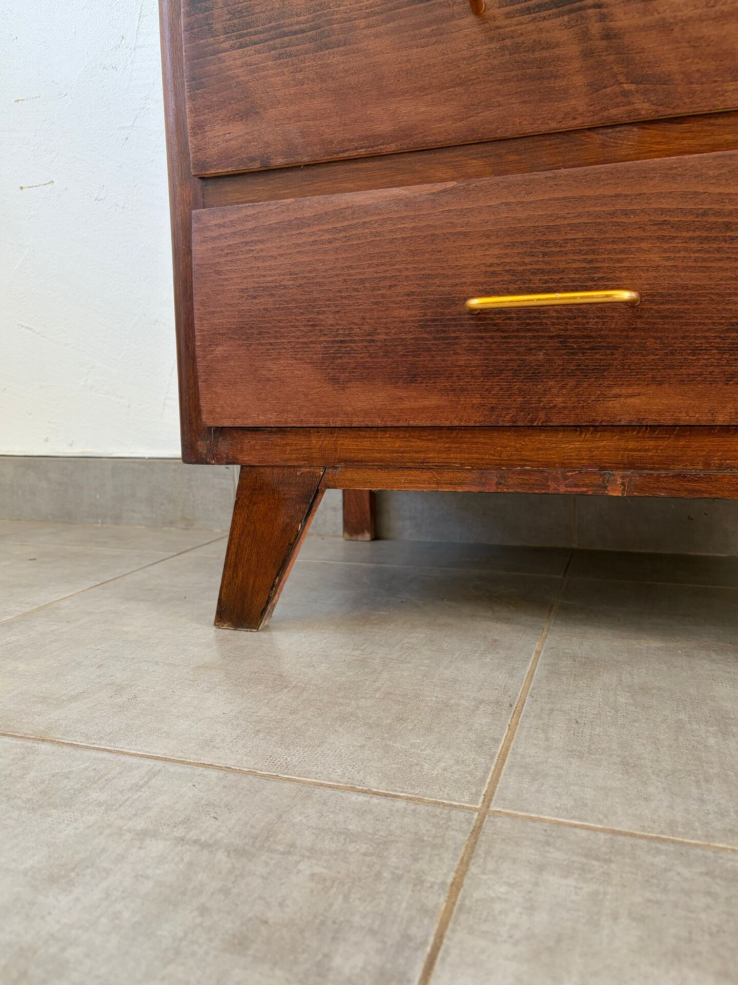 Vintage chest of drawers/commode from the 1960s.