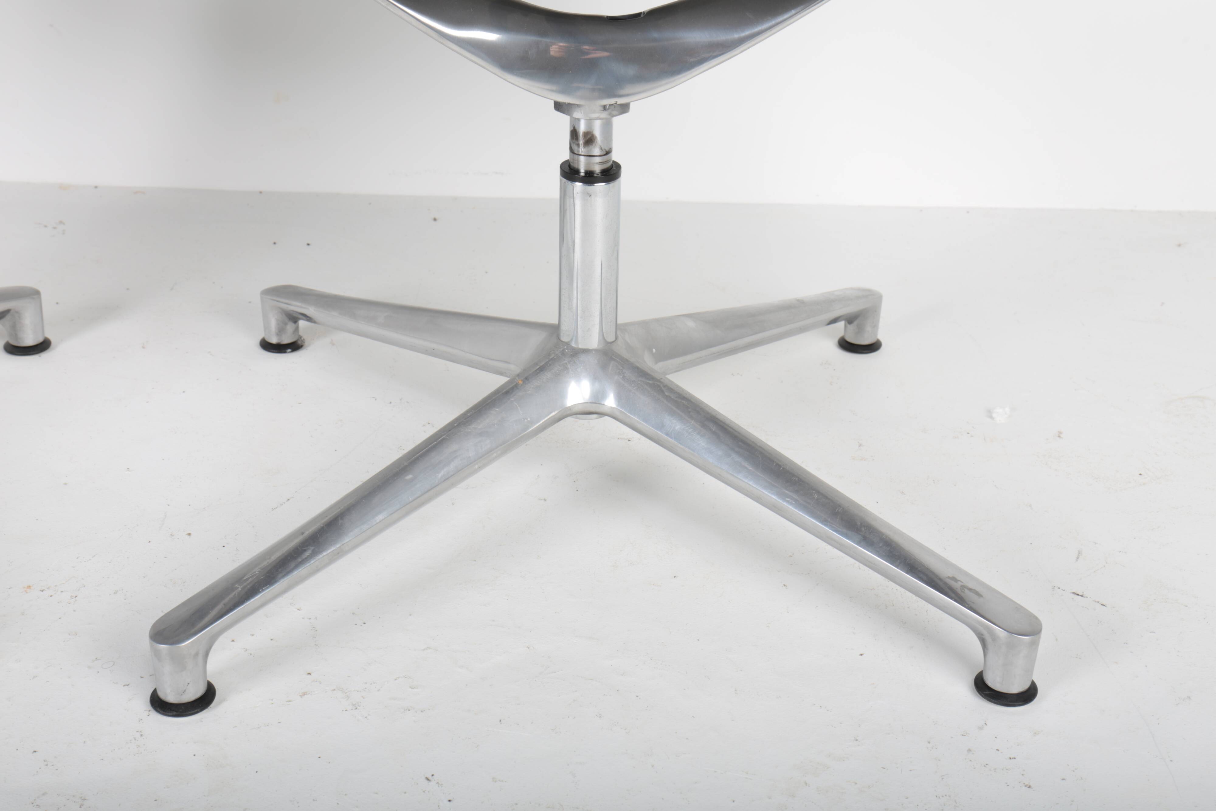 Paire de fauteuils de bureau ICF Una Chair Management