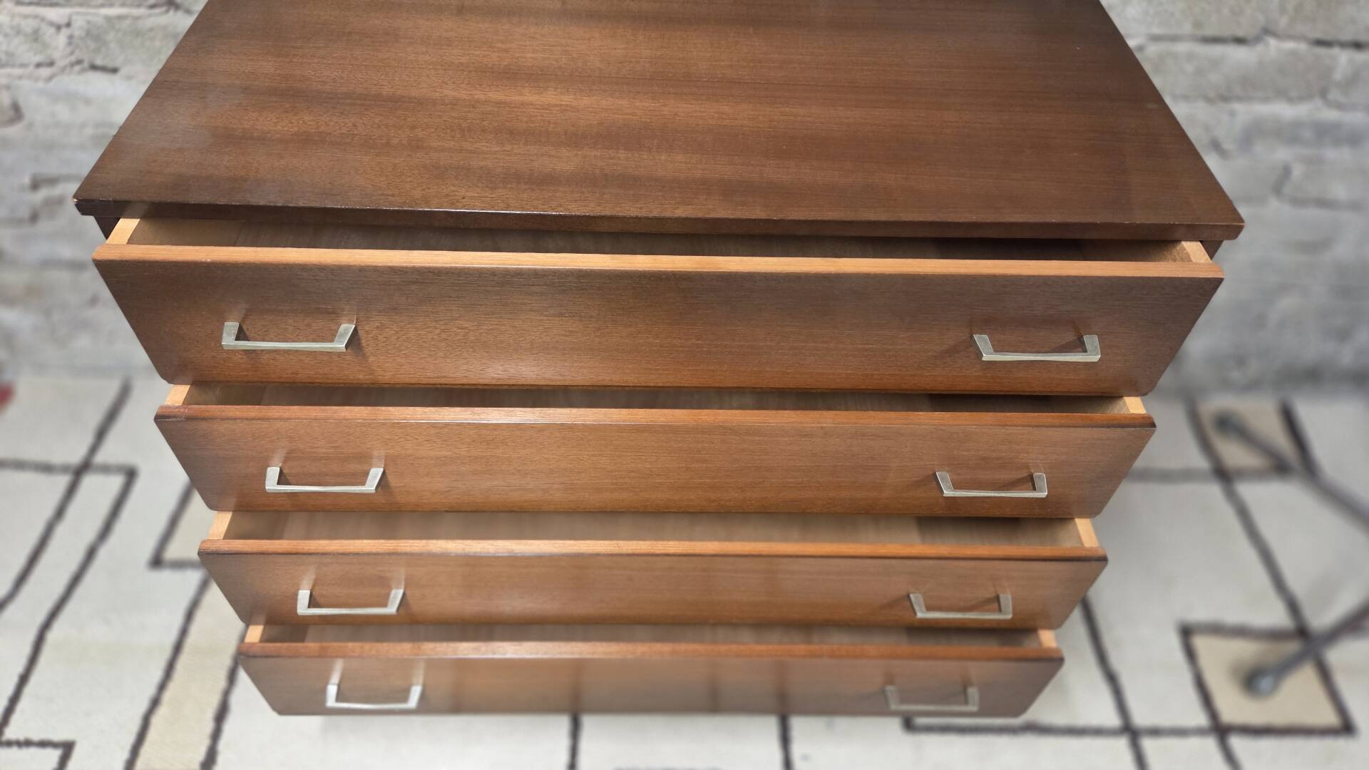 Commode vintage 4 tiroirs en bois – années 60/70