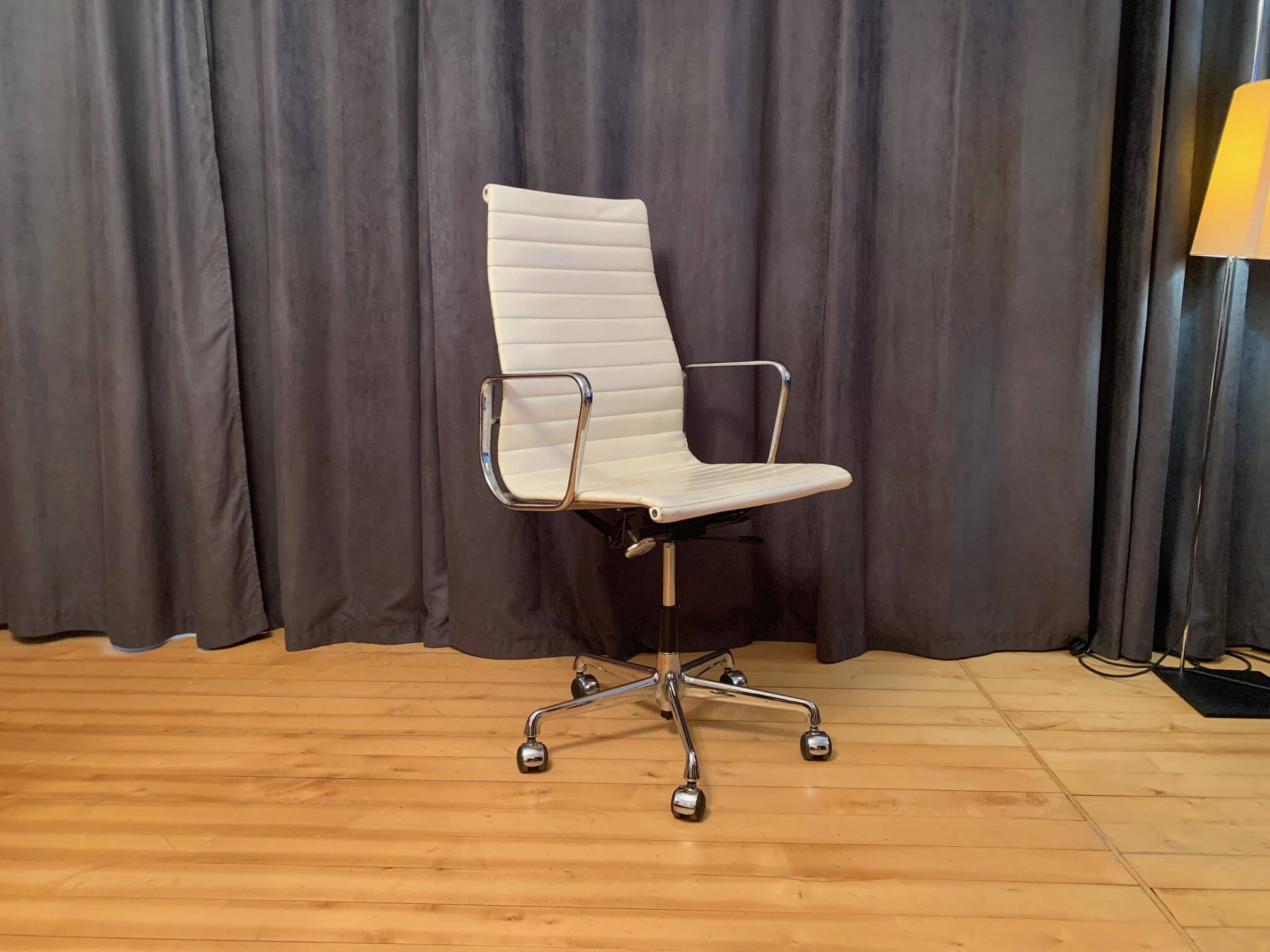 EA 119 armchair designed by Charles & Ray Eames, Herman Miller, 1970s