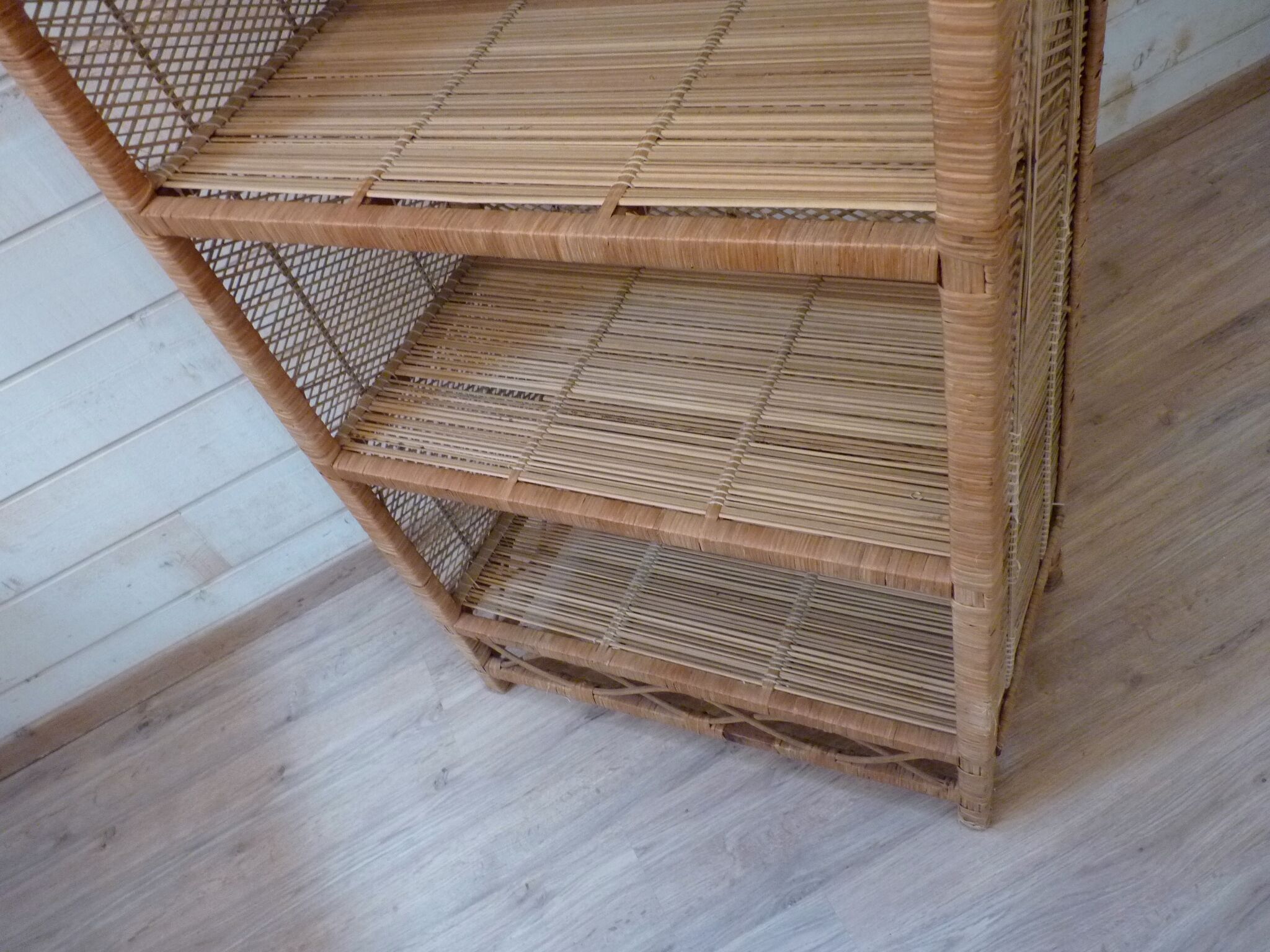 Large shelf rattan