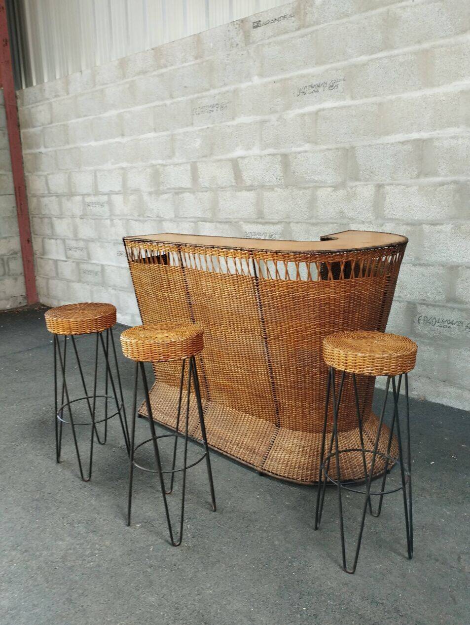 Vintage rattan and metal bar and its stools.