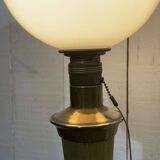 Lampe Mazda des années 1960, piétement en tôle et tronc en bois