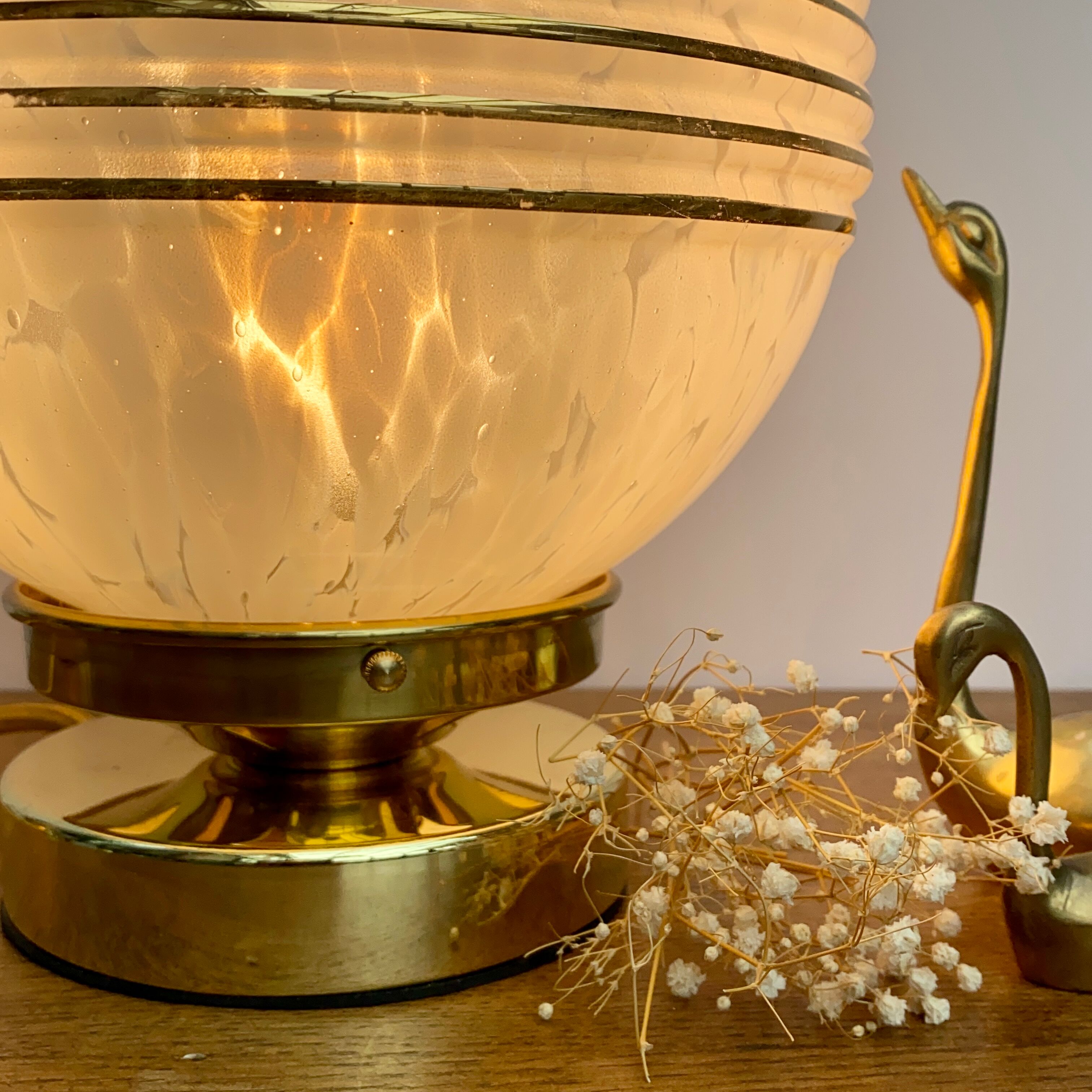Vintage globe-laying lamp in white Clichy glass gold stripes.