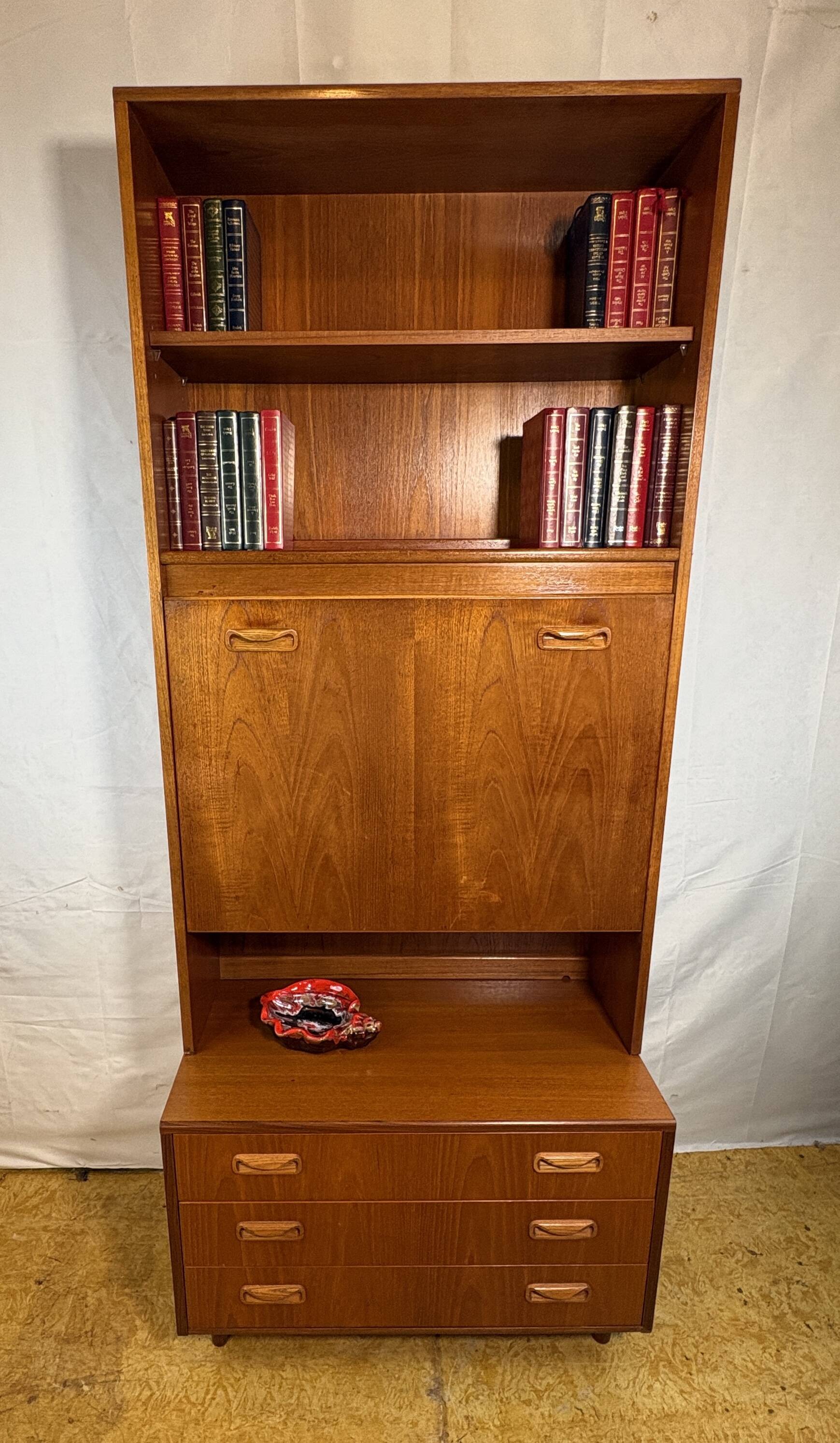 Bibliothèque haute en teck style rétro vintage milieu du siècle avec intérieur bureau par G-Plan