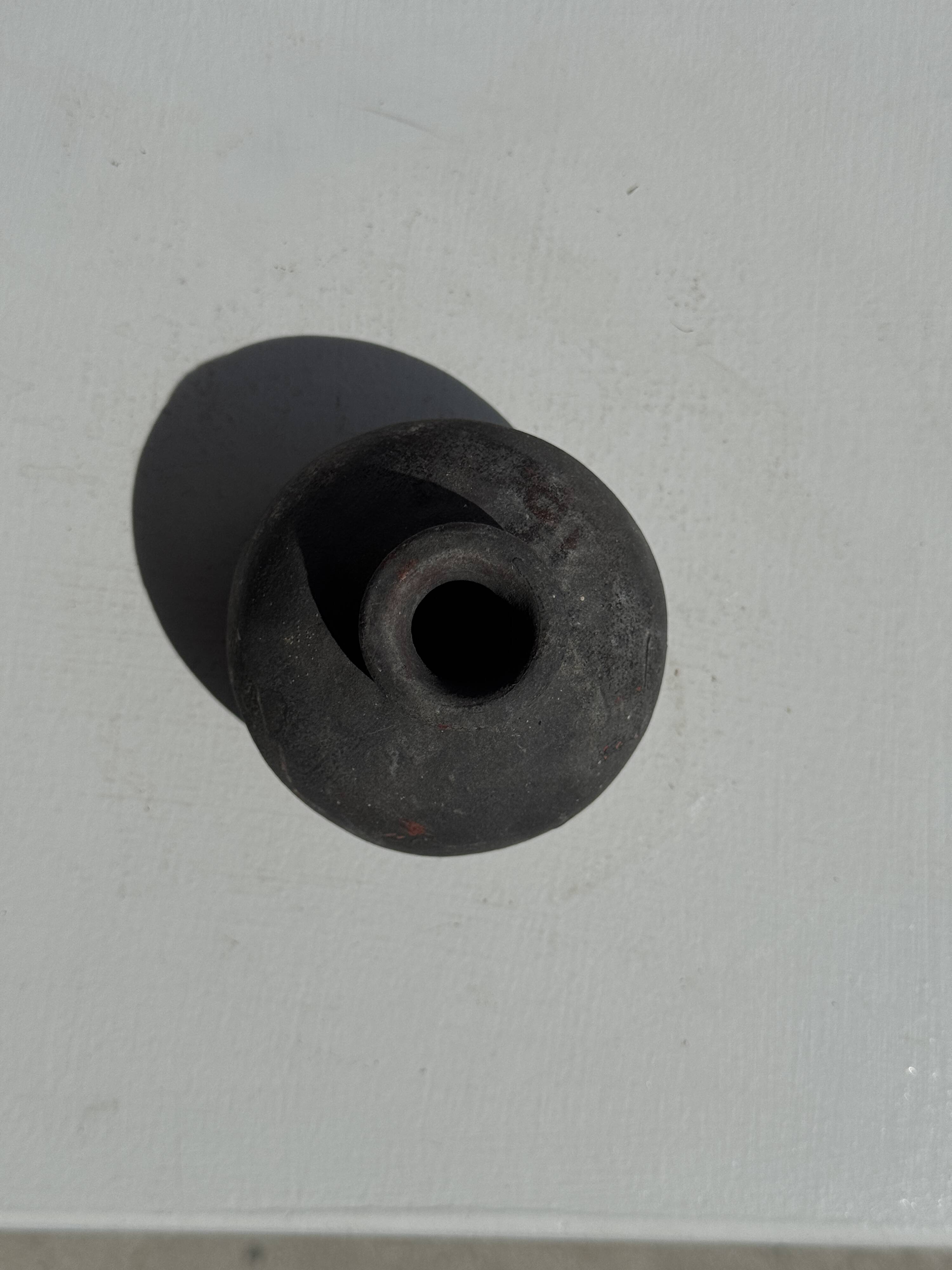 Minuscule black round pot in Indonesian terracotta H7 D7