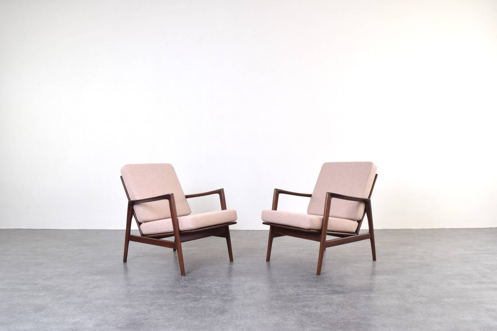 Stefan Mid-Century armchairs, 1960s, set of 2