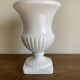 Cache pot médicis ancien XL néo classique en terre blanche 1950