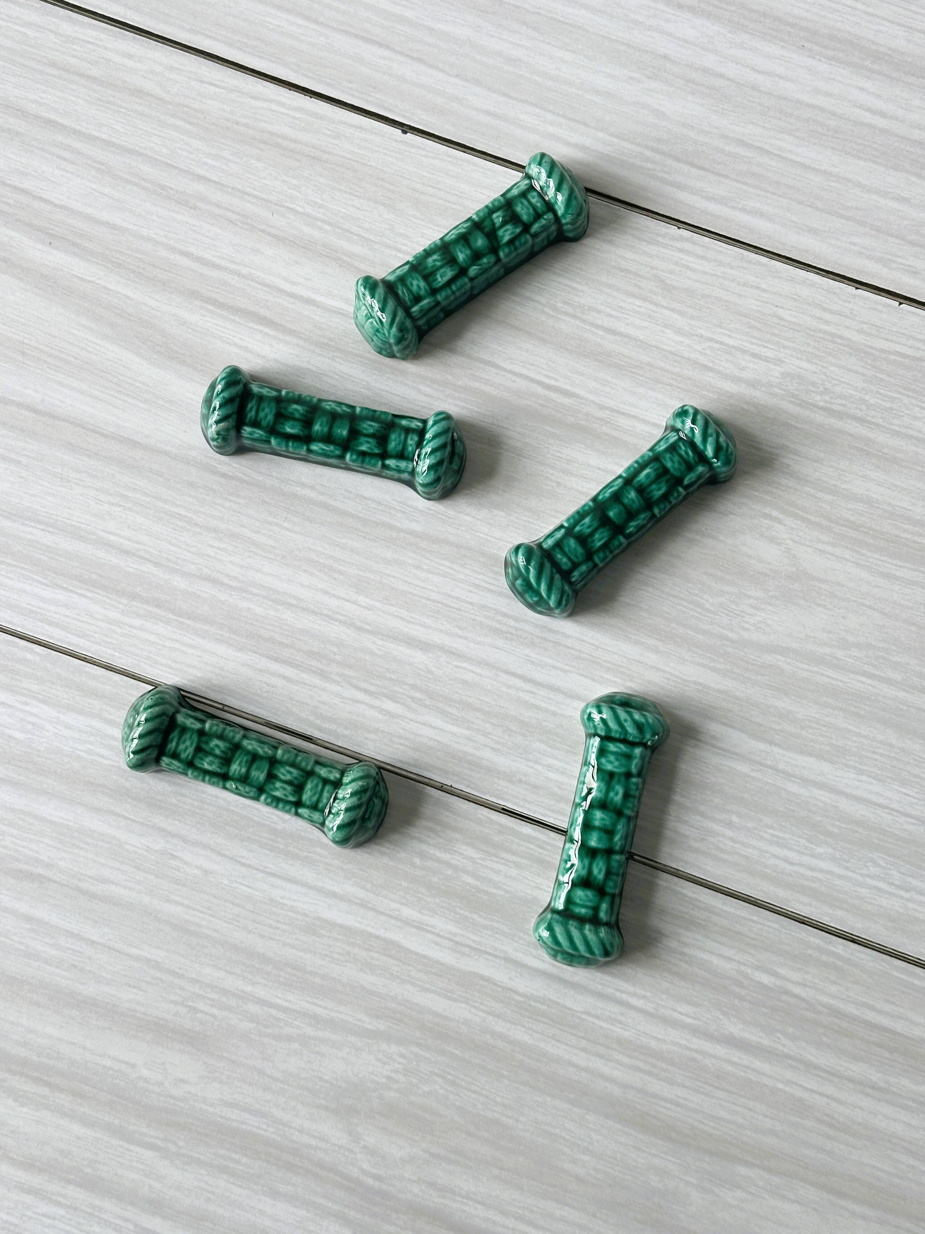 5 green ceramic knife holders with bamboo effect