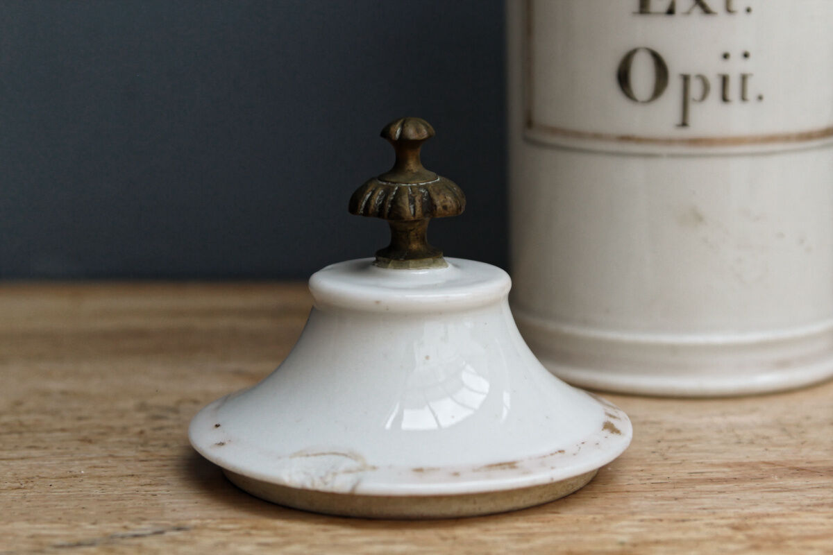 Paris porcelain pharmacy pot