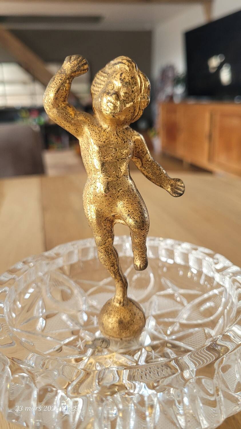 Tray / ashtray on a stand with cherub (glass and gilded metal)