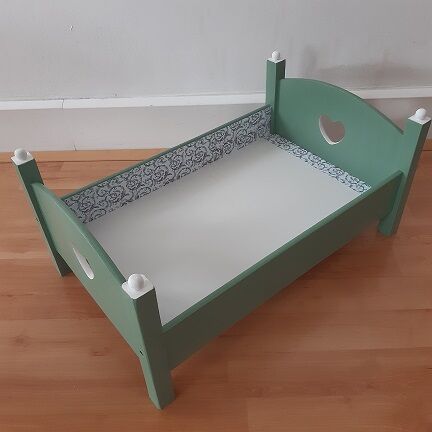 Doll bed