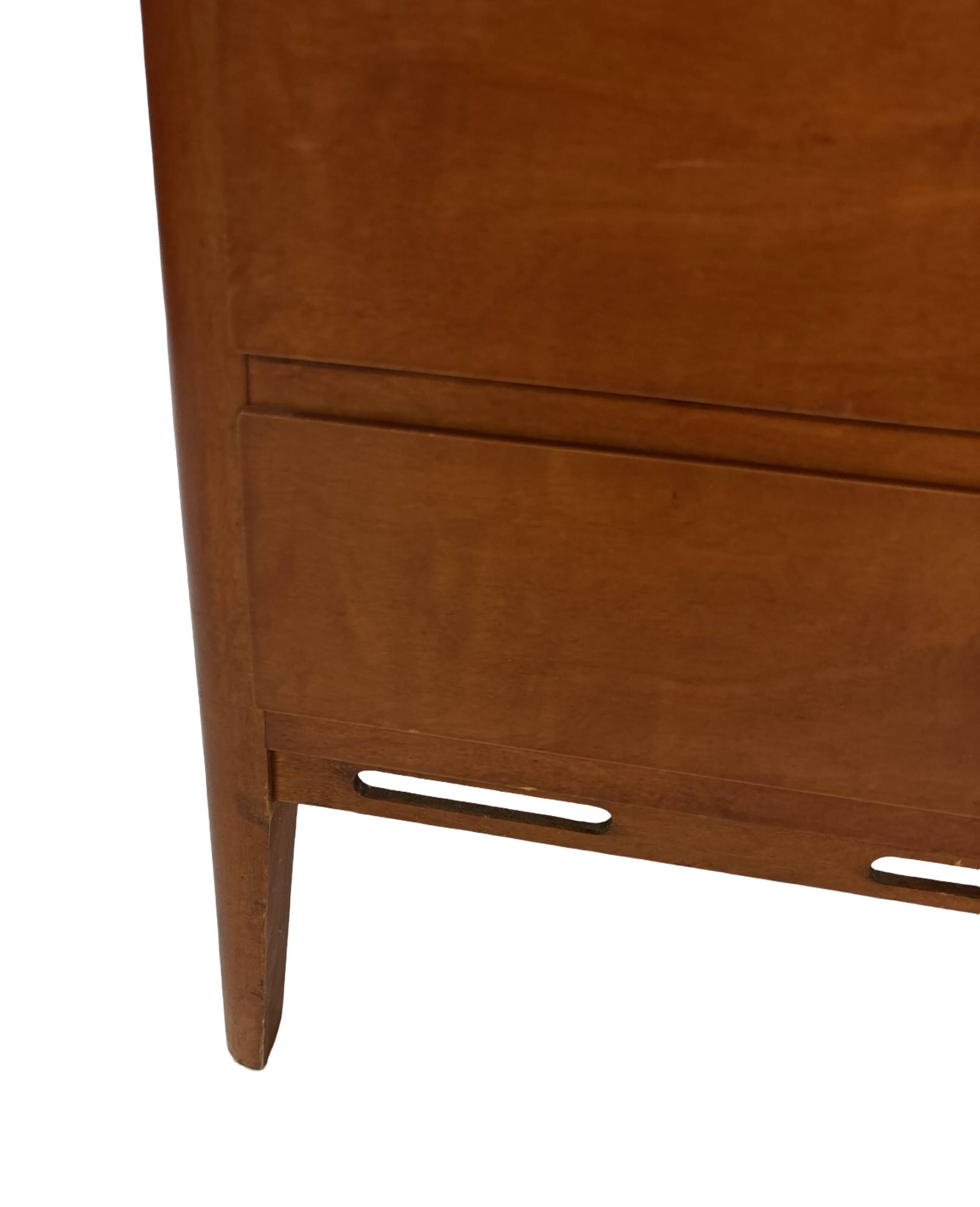 Petite commode vintage des années 1960 en chêne.