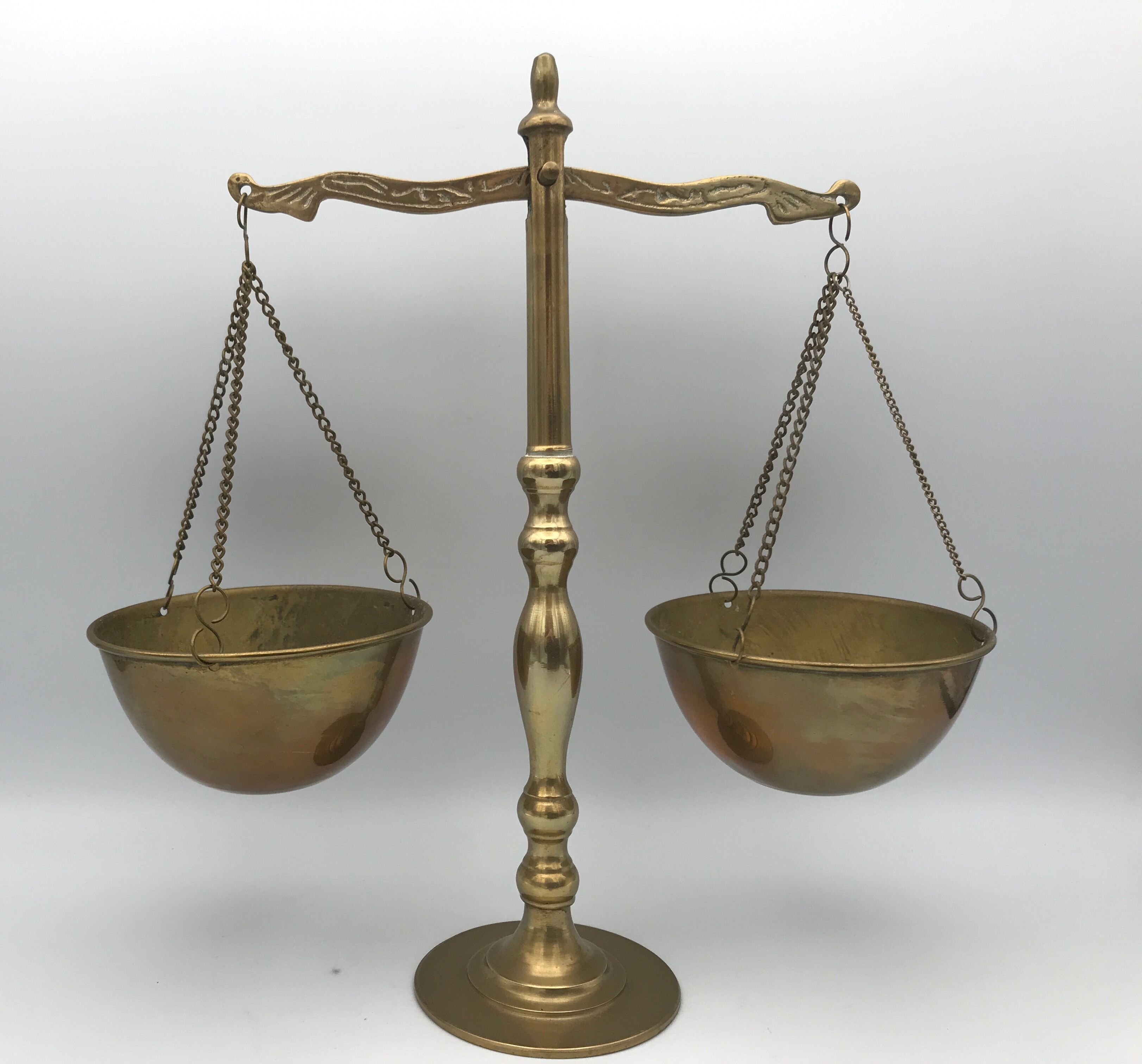 Decorative brass equal arms scale -25.5 cm