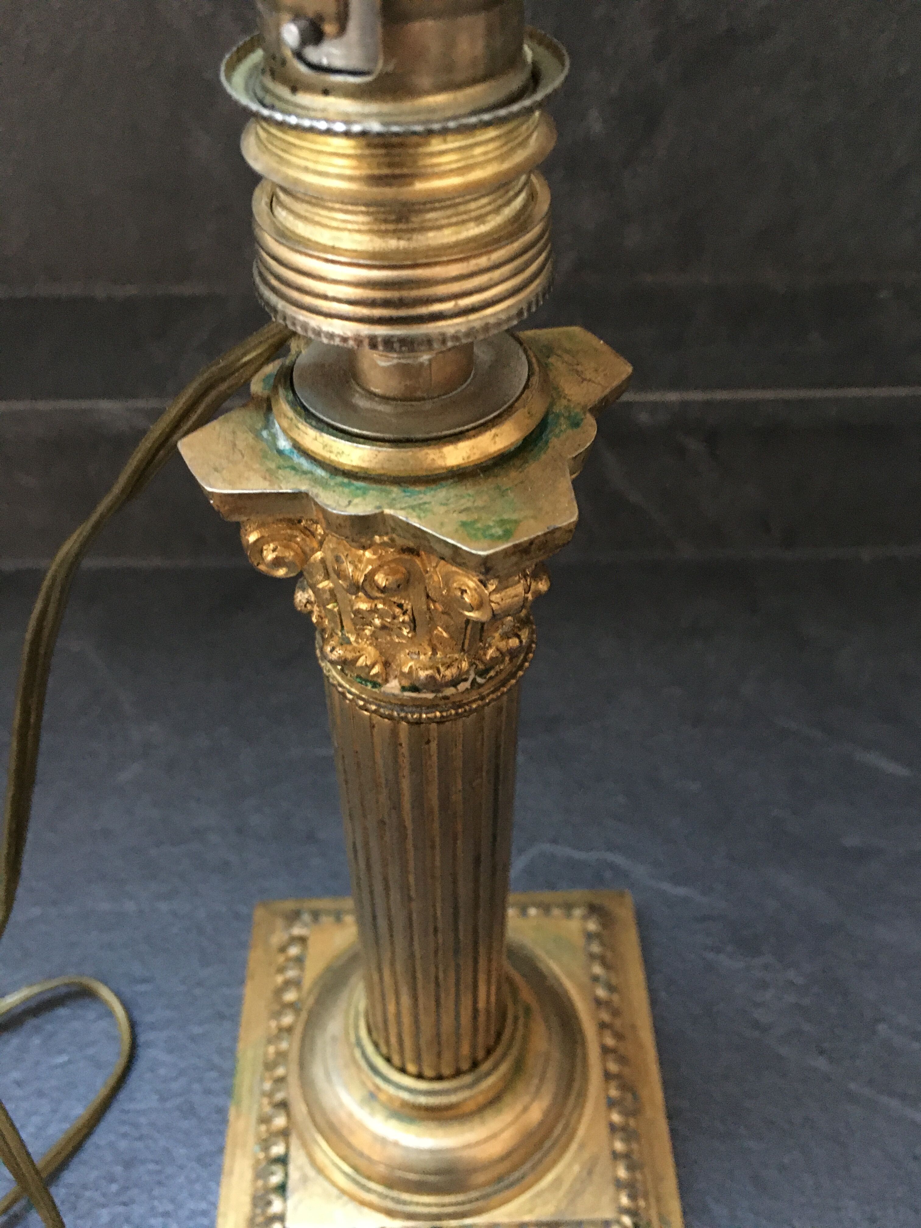 Golden bronze Corinthian column lamp