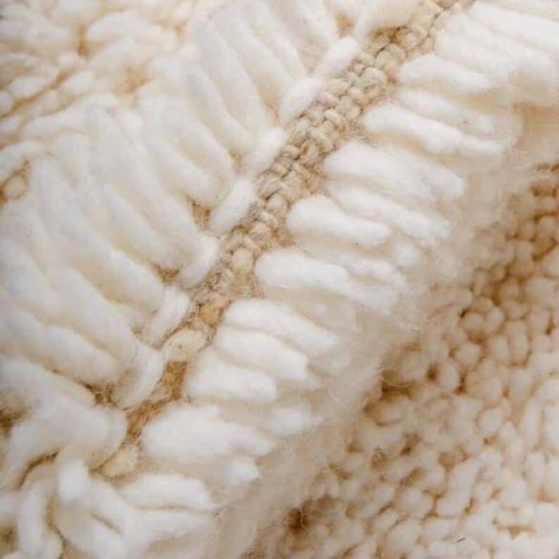 Beni Ouraine handwoven rug, traditional craftsmanship, size 150 x 250 cm