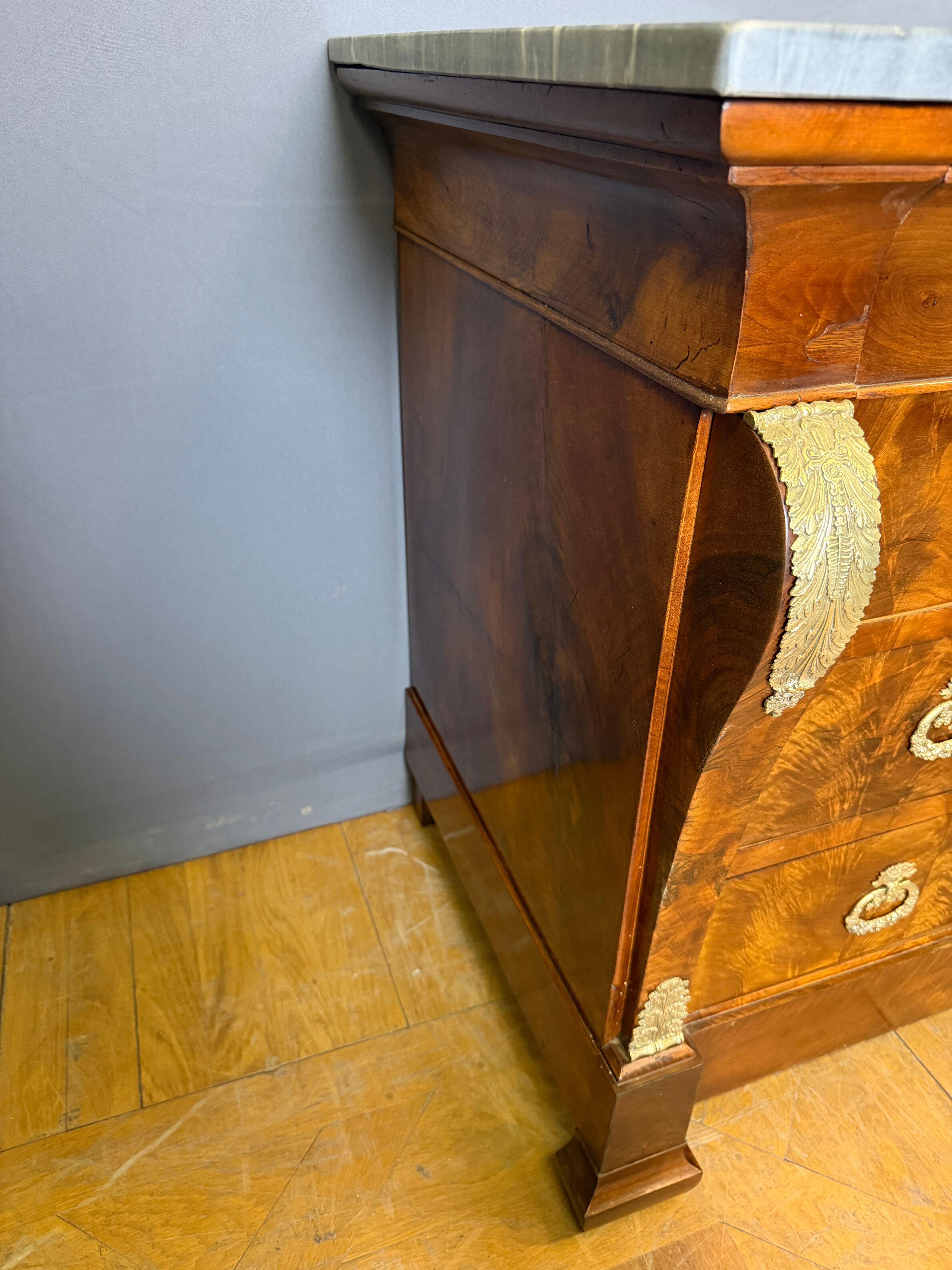 commode d'époque Restauration à Crosses