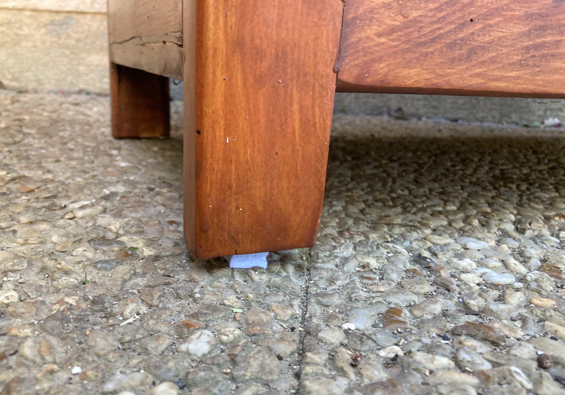 Old Parisian bonnetière