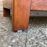 Old Parisian bonnetière