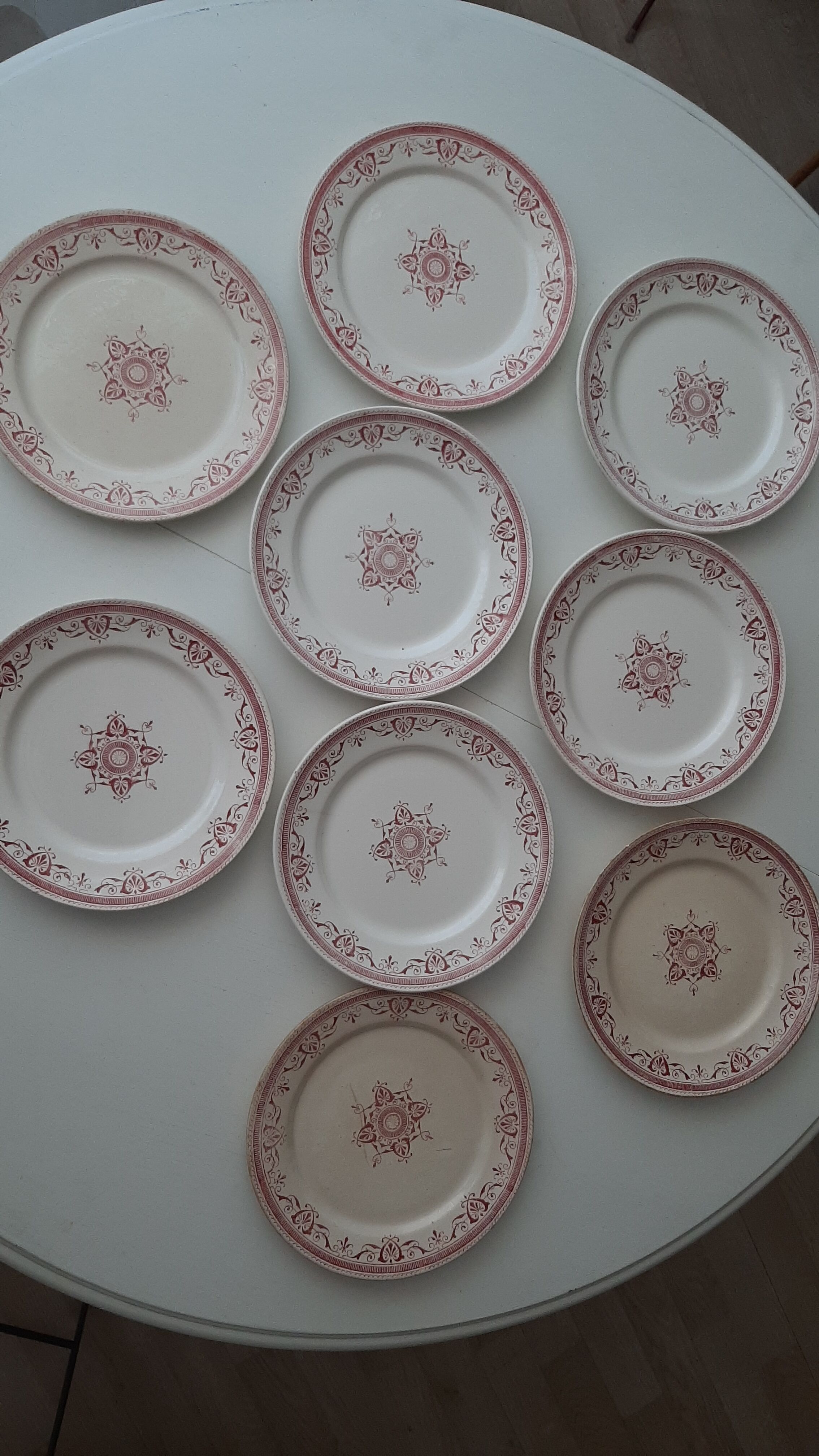 Set of 9 flat Plates