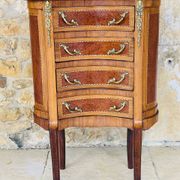 Commode style Louis XV en loupe d'orme et noyer