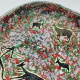 Assiette décorative en céramique émaillée plâtre  décor chasse préhistorique