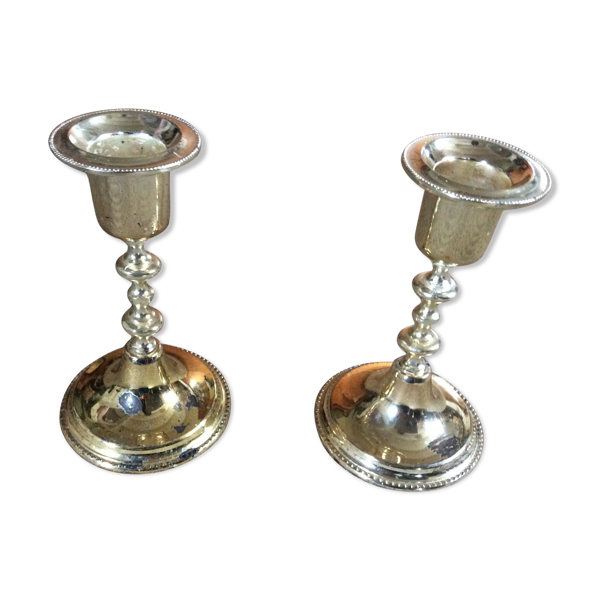 Paire de bougeoirs en métal doré