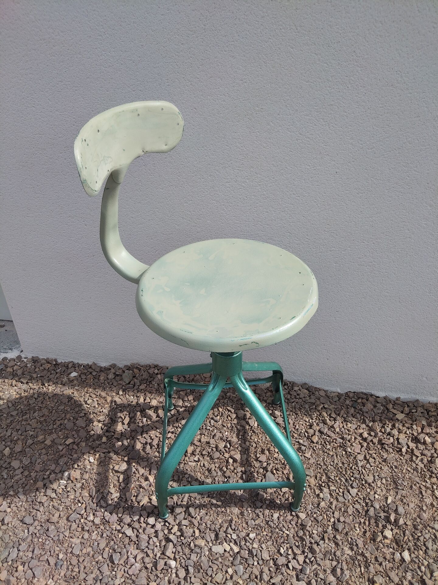 Nicolle workshop chair / Nicolle type with whale tail backrest