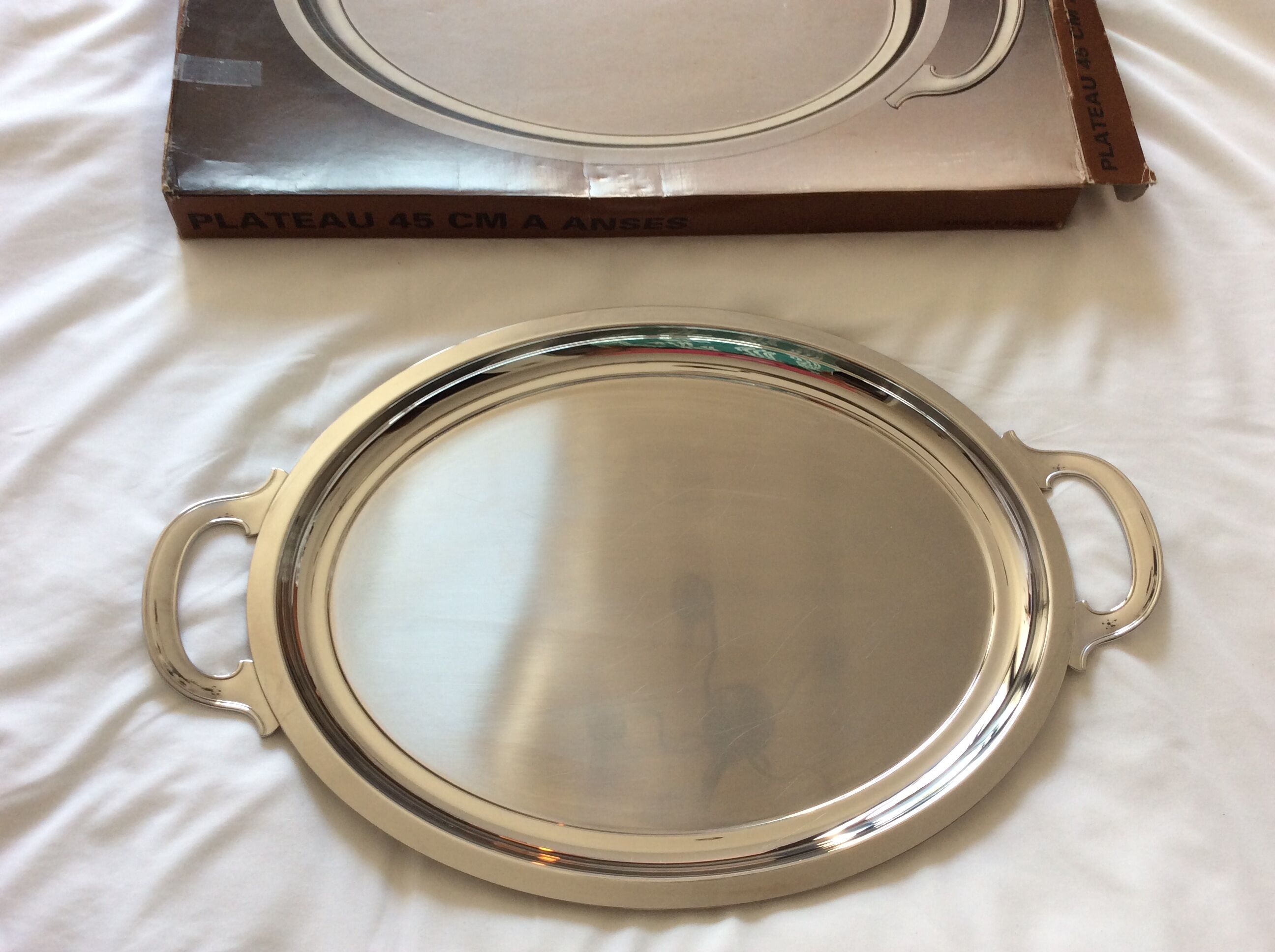 Oval top with stainless steel handles
