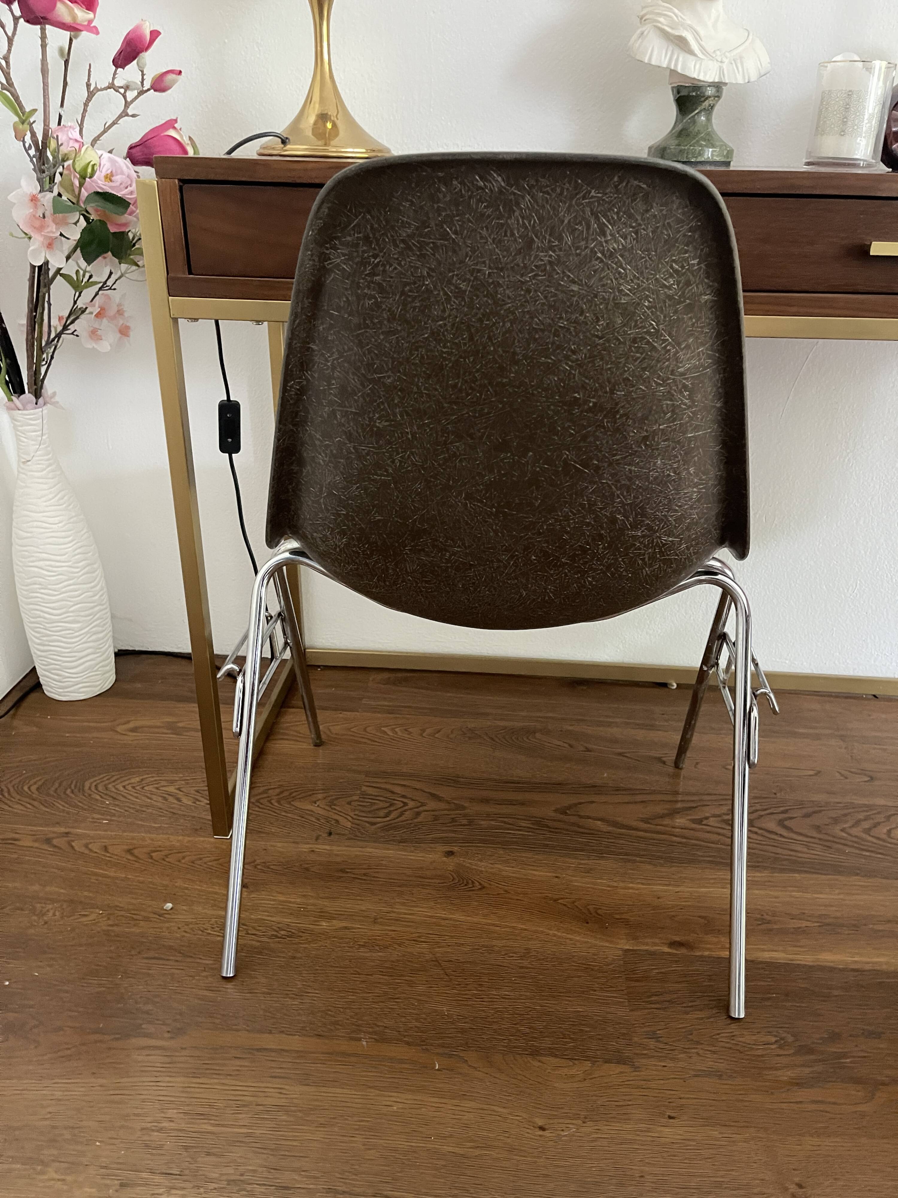 DSS chair Charles Eames - Herman Miller